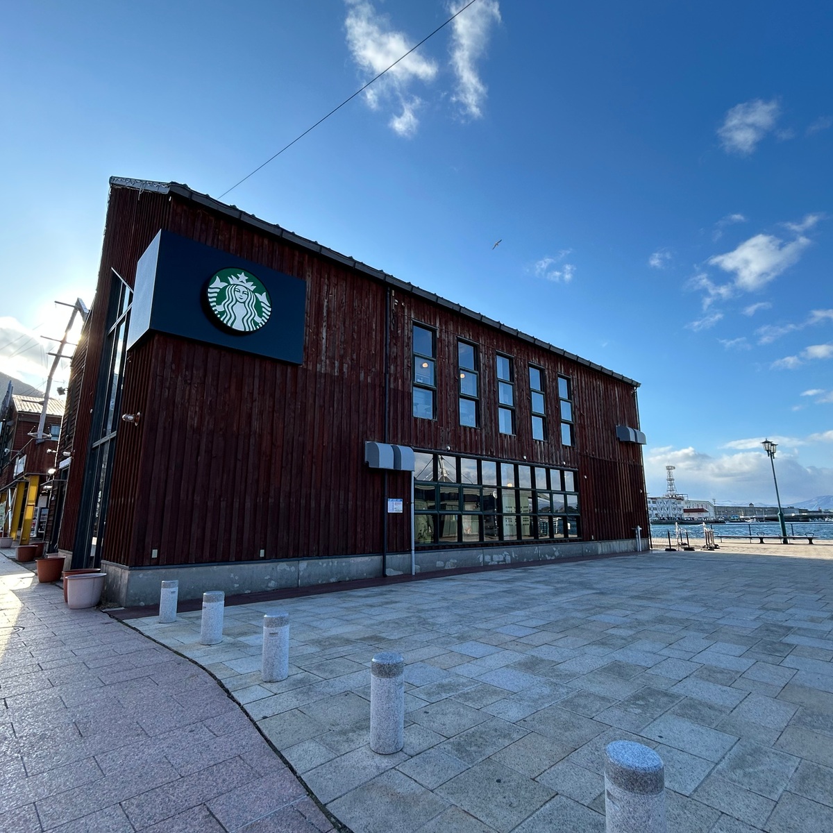 【春旅におすすめ】函館ベイエリアの絶景スタバ！赤レンガ倉庫近くのおしゃれカフェ