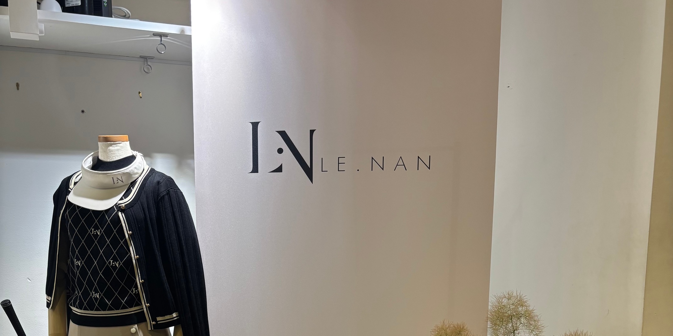 【週末限定！】私服でも着られる上品でお洒落なゴルフウェアなら『LE.NAN』