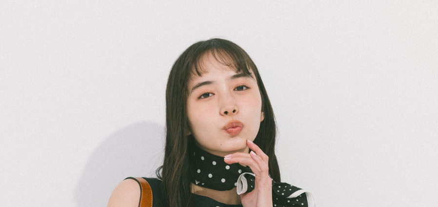 【井桁弘恵の通勤コーデ】キャッチーなボタンつきベストならスタイルアップも楽々