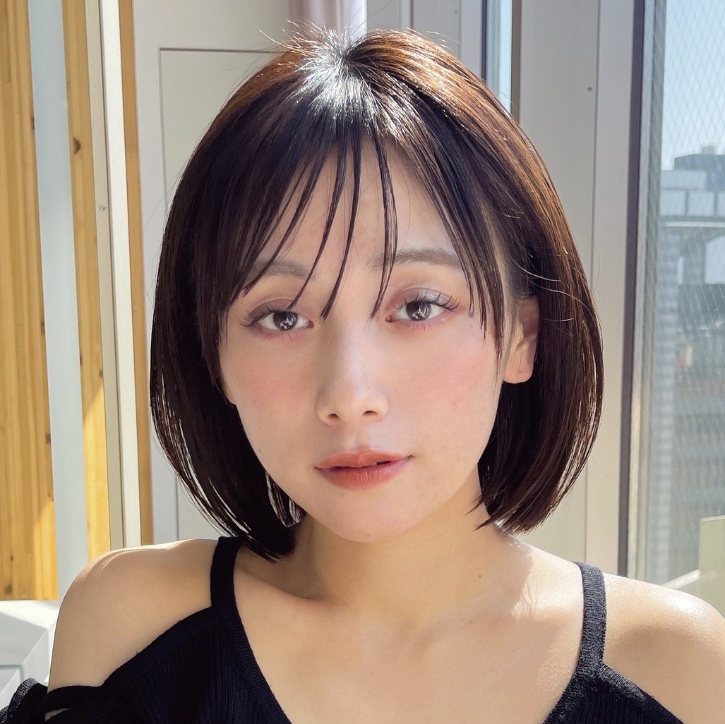 【最旬ボブ】おしゃれな透け感バングのタイトボブ。小顔見え抜群＆アレンジ自在！