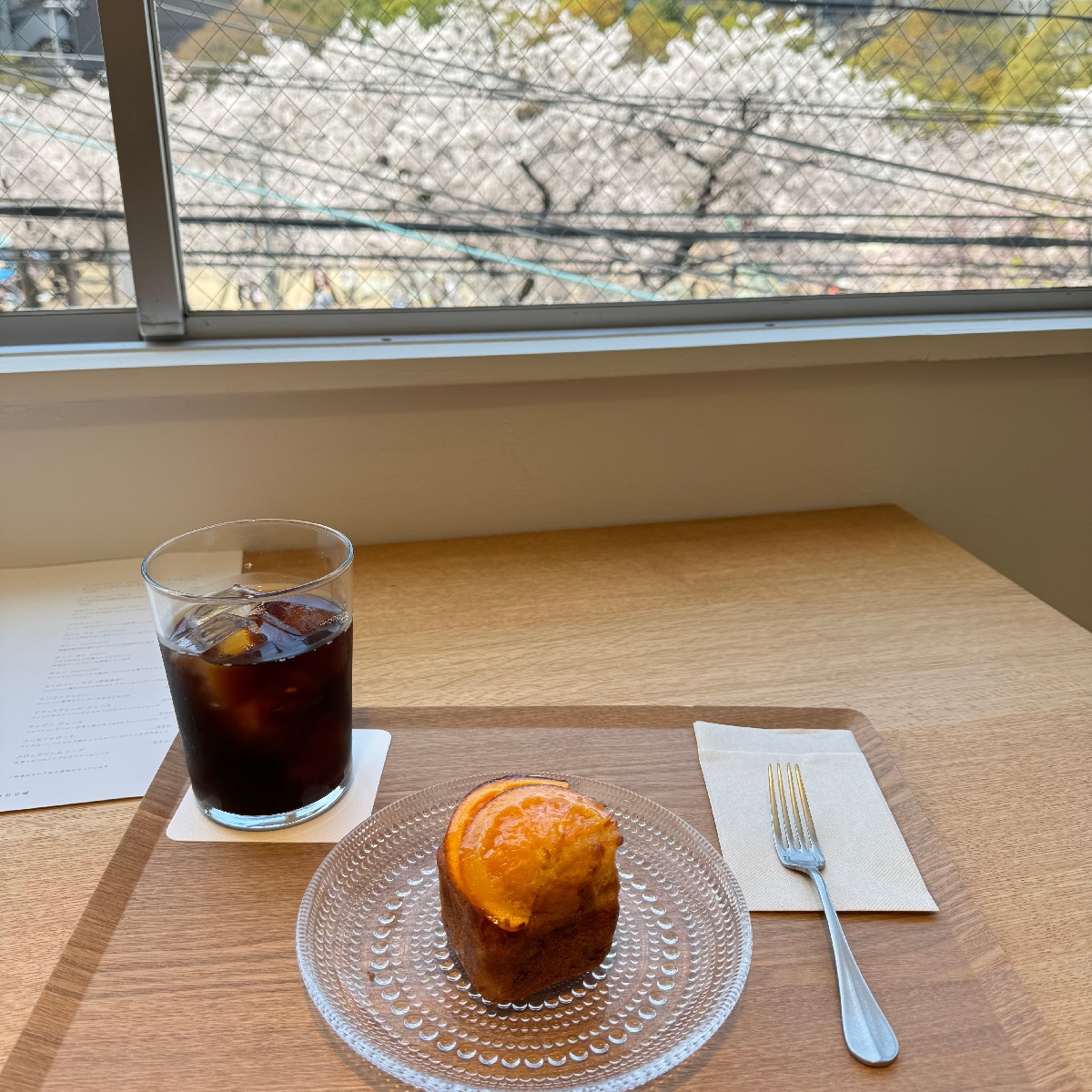 【大阪】桜の見えるカフェ　江坂公園近くの「trip room」