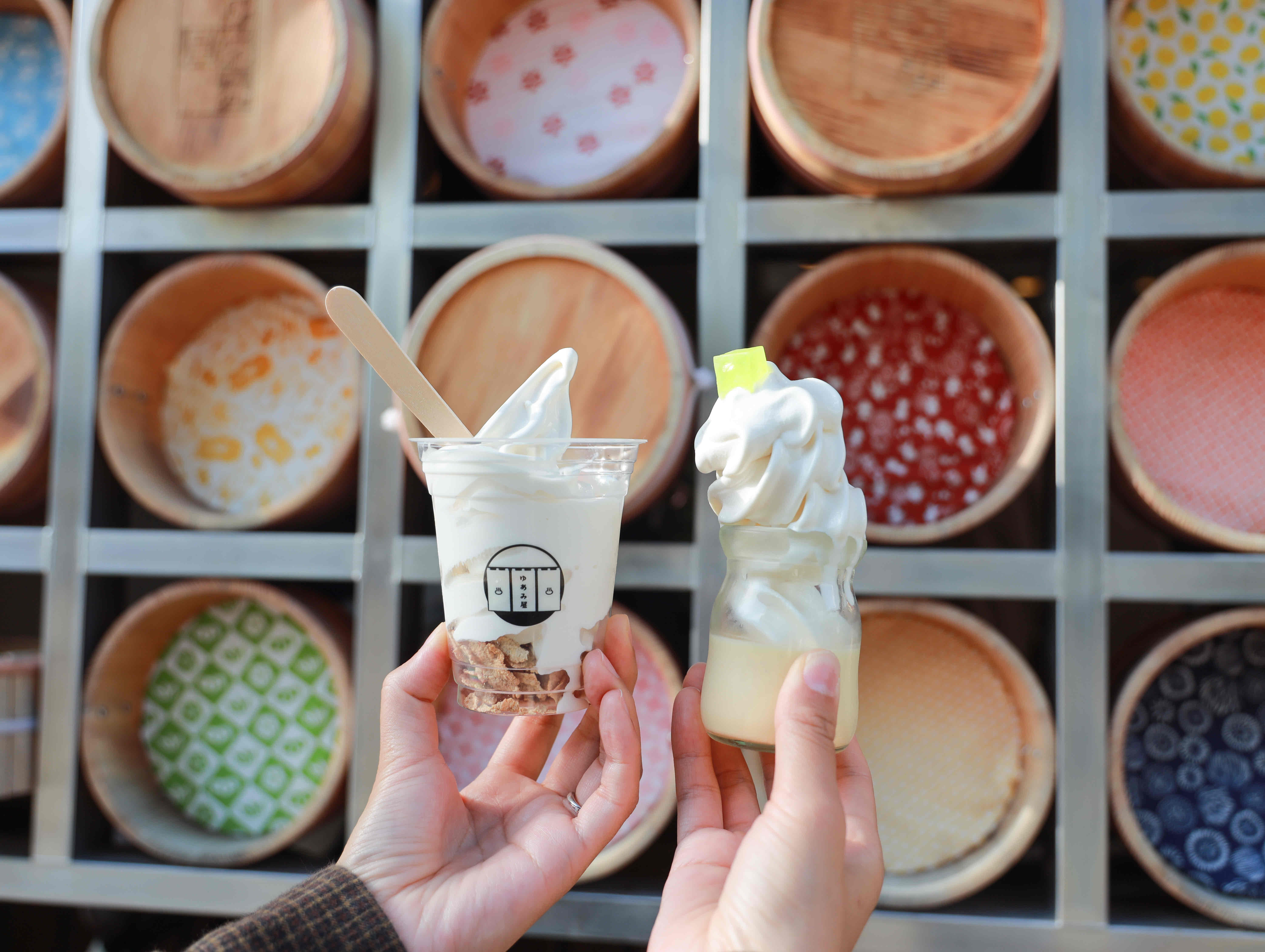 下呂温泉食べ歩きグルメ　足湯の里 ゆあみ屋　げろぷりんソフト