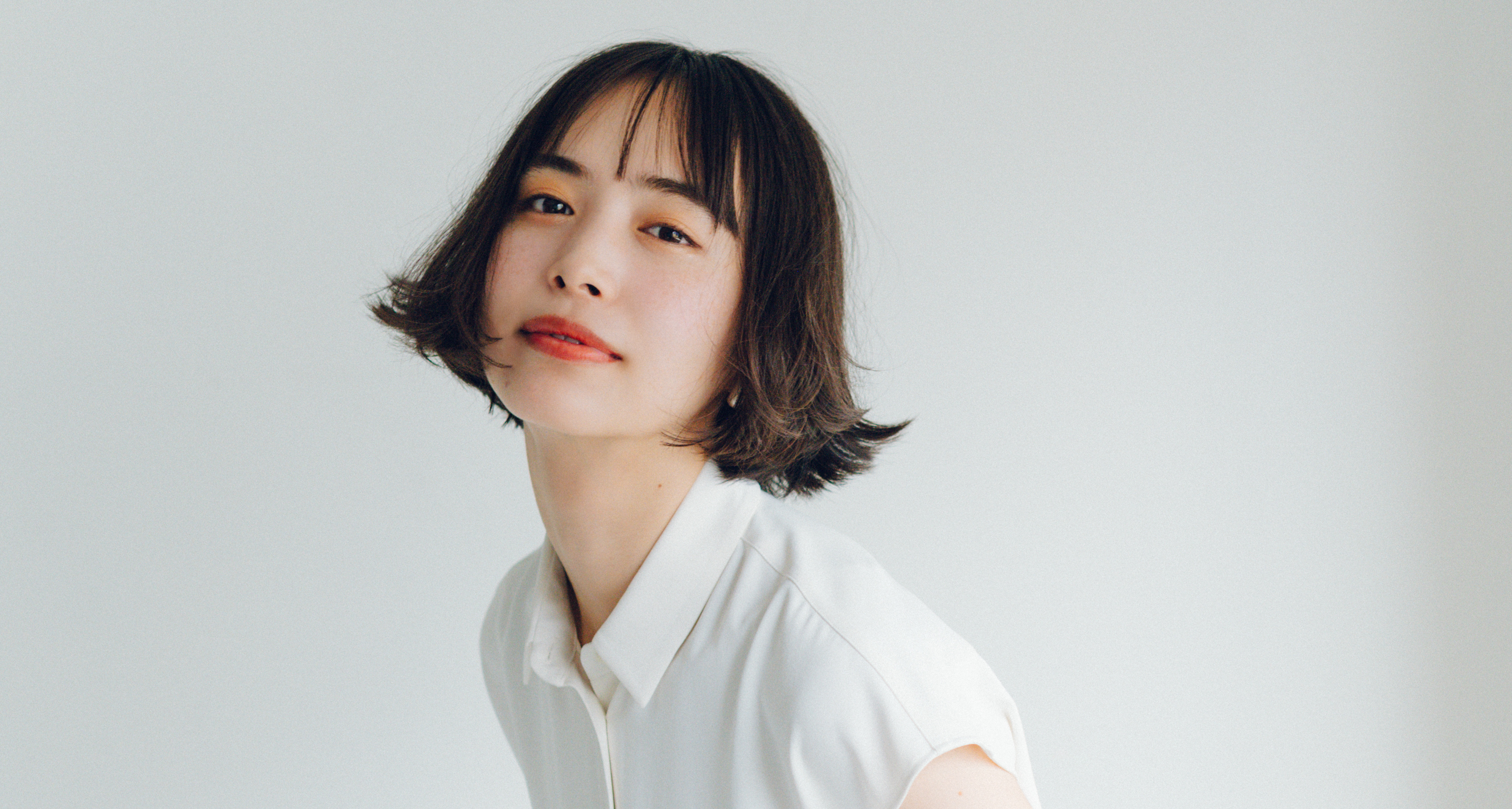 【井桁弘恵の通勤コーデ】暑い季節の通勤を快適にする高機能ブラウス