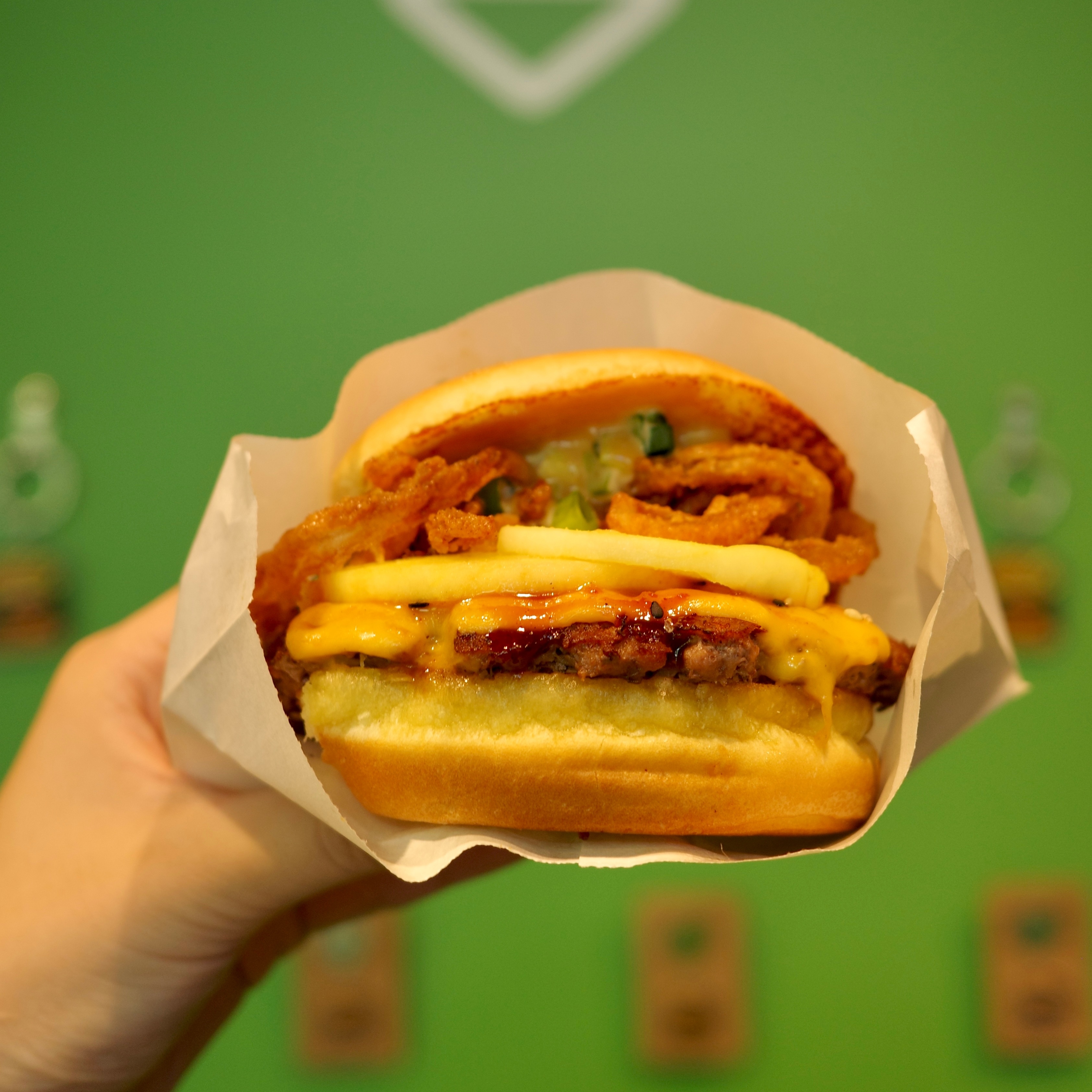 Shake Shack×HUMAN MADEが期間限定でコラボレーション中！特別なメニューとグッズを徹底レポート✨