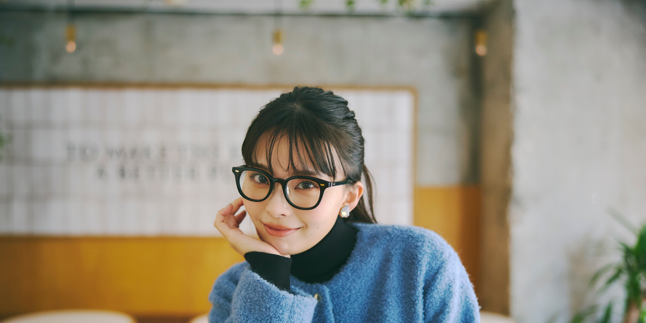 【川口ゆりな】表情のあるジャケットが冬の通勤を新鮮に