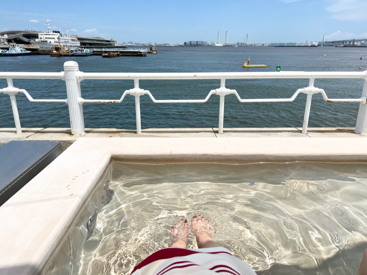 みなとみらい「THE WHARF HOUSE」　足湯テラス