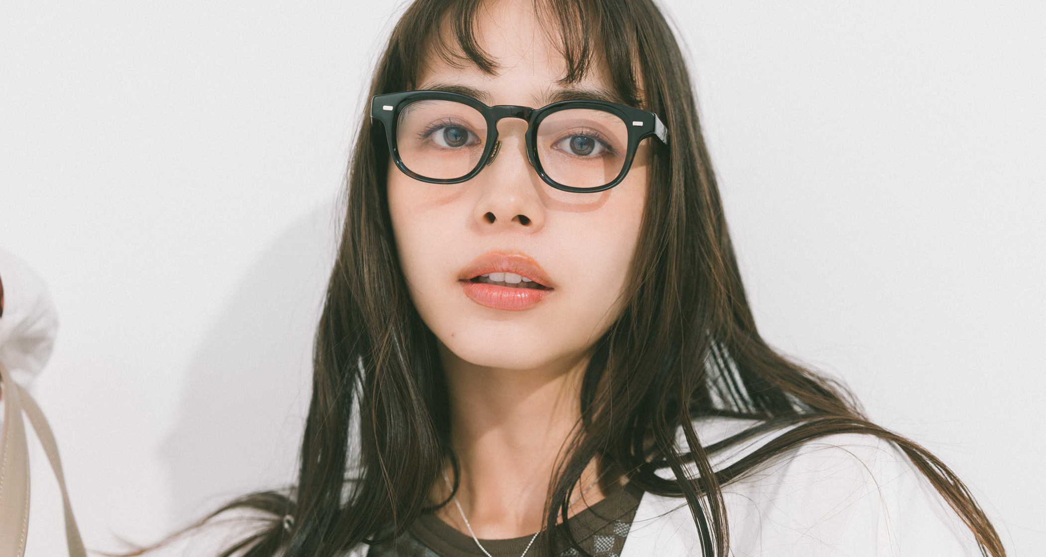 【井桁弘恵の通勤コーデ】柄タンクをさりげなくきかせておしゃれ上手な憧れの先輩感