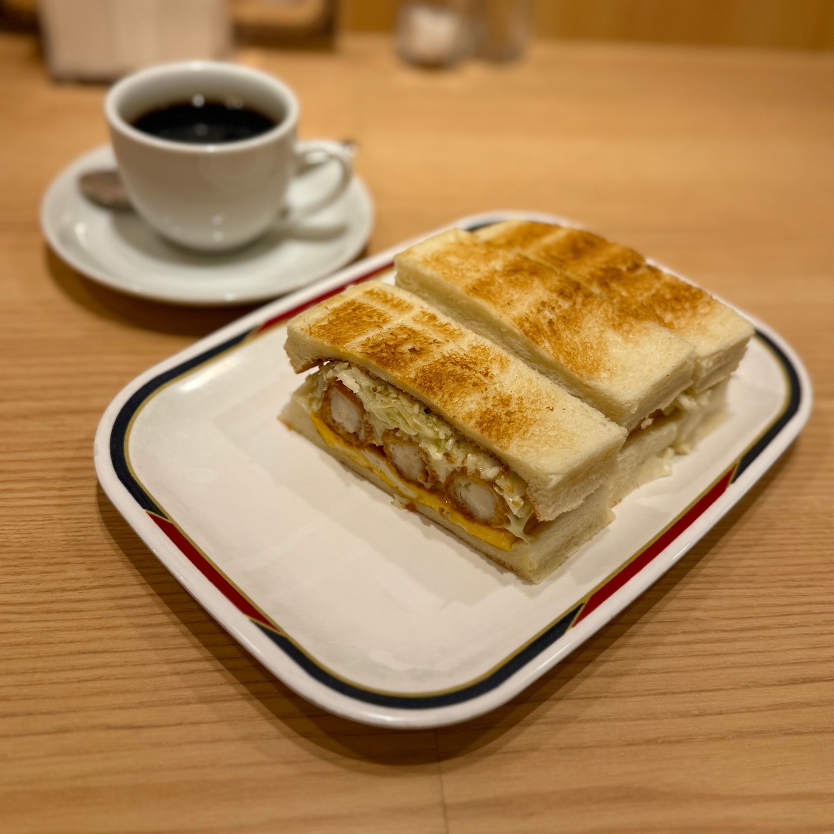 【名古屋駅近】モーニングやランチにおすすめ！老舗喫茶店”コンパル”名物のエビフライサンド