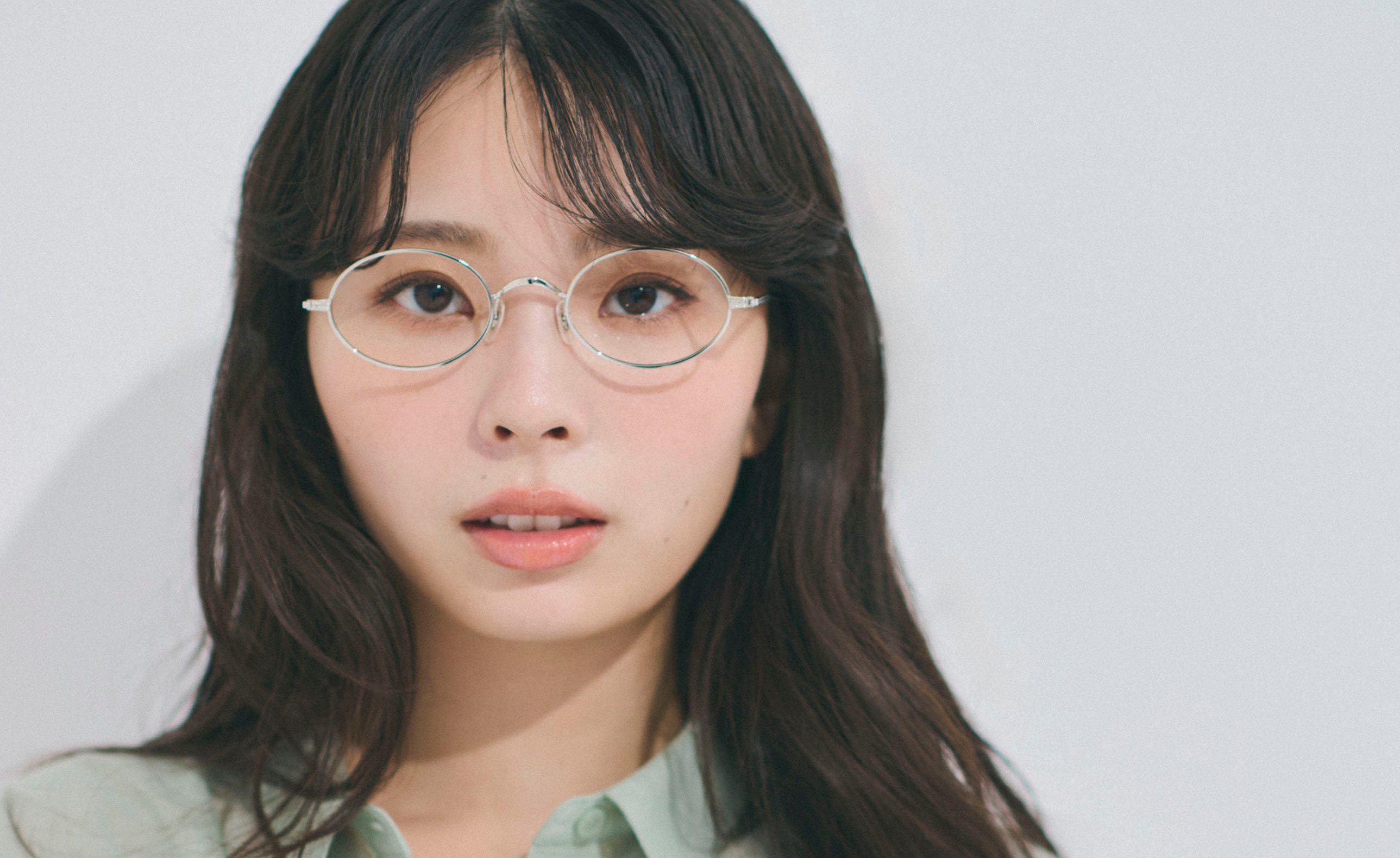 【川口ゆりなの通勤コーデ】見た目も着心地も清涼感たっぷりのシャツを主役に