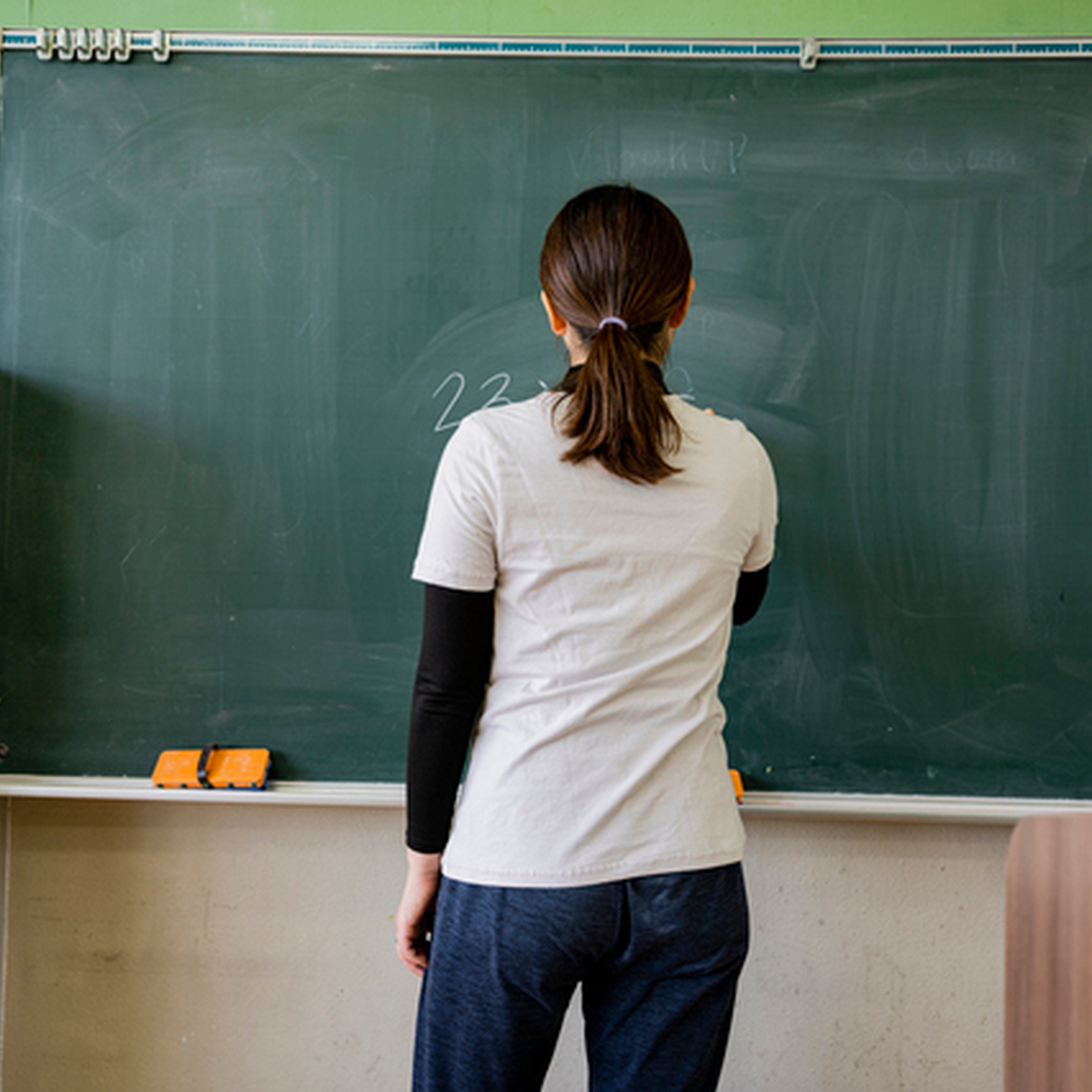 中学校の女性教員が不妊治療する難しさ。男性が多い職場の実態とは？【モア・リポート86・前編】