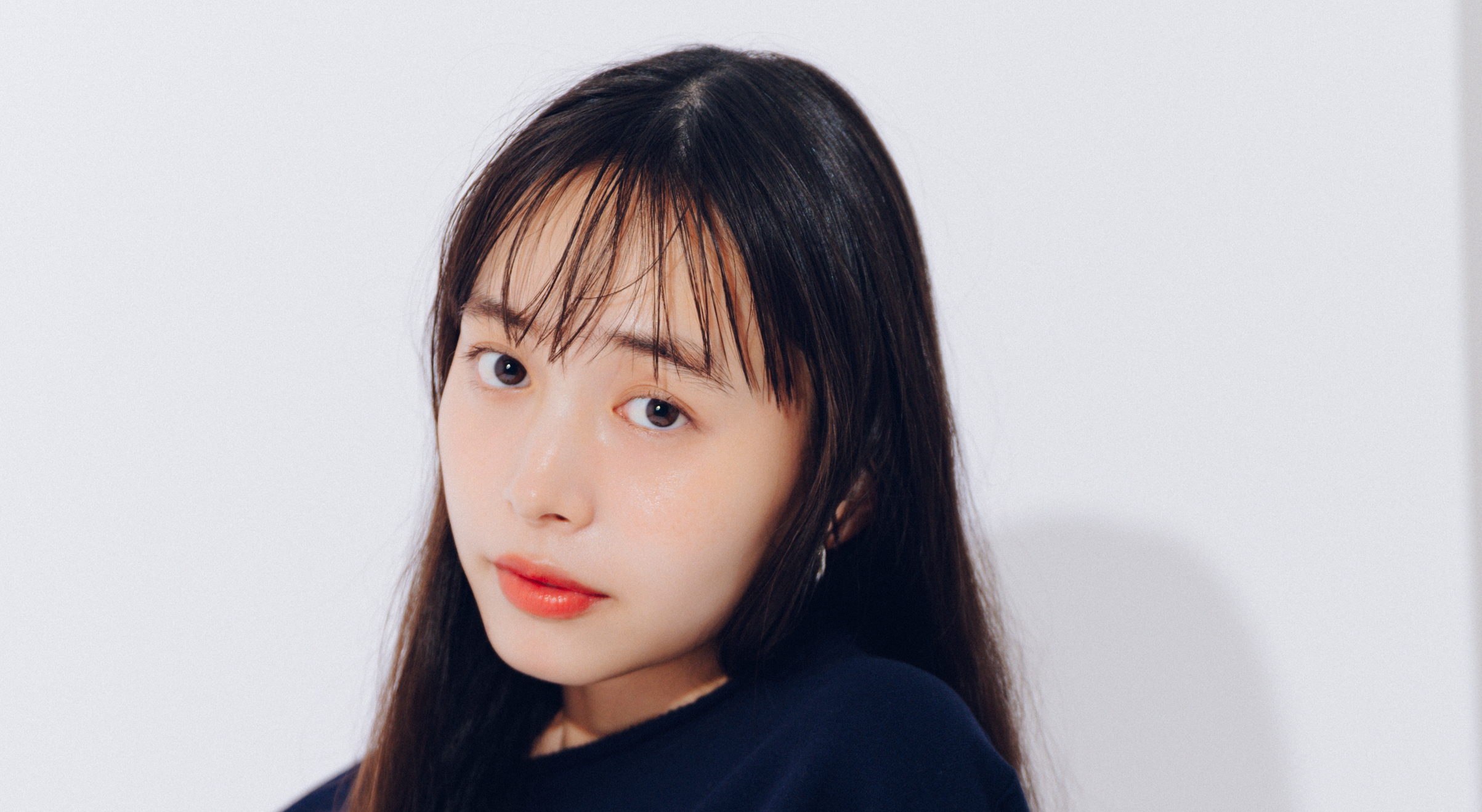 【井桁弘恵の休日コーデ】スウェット×フレアスカートで理想的甘辛ミックス