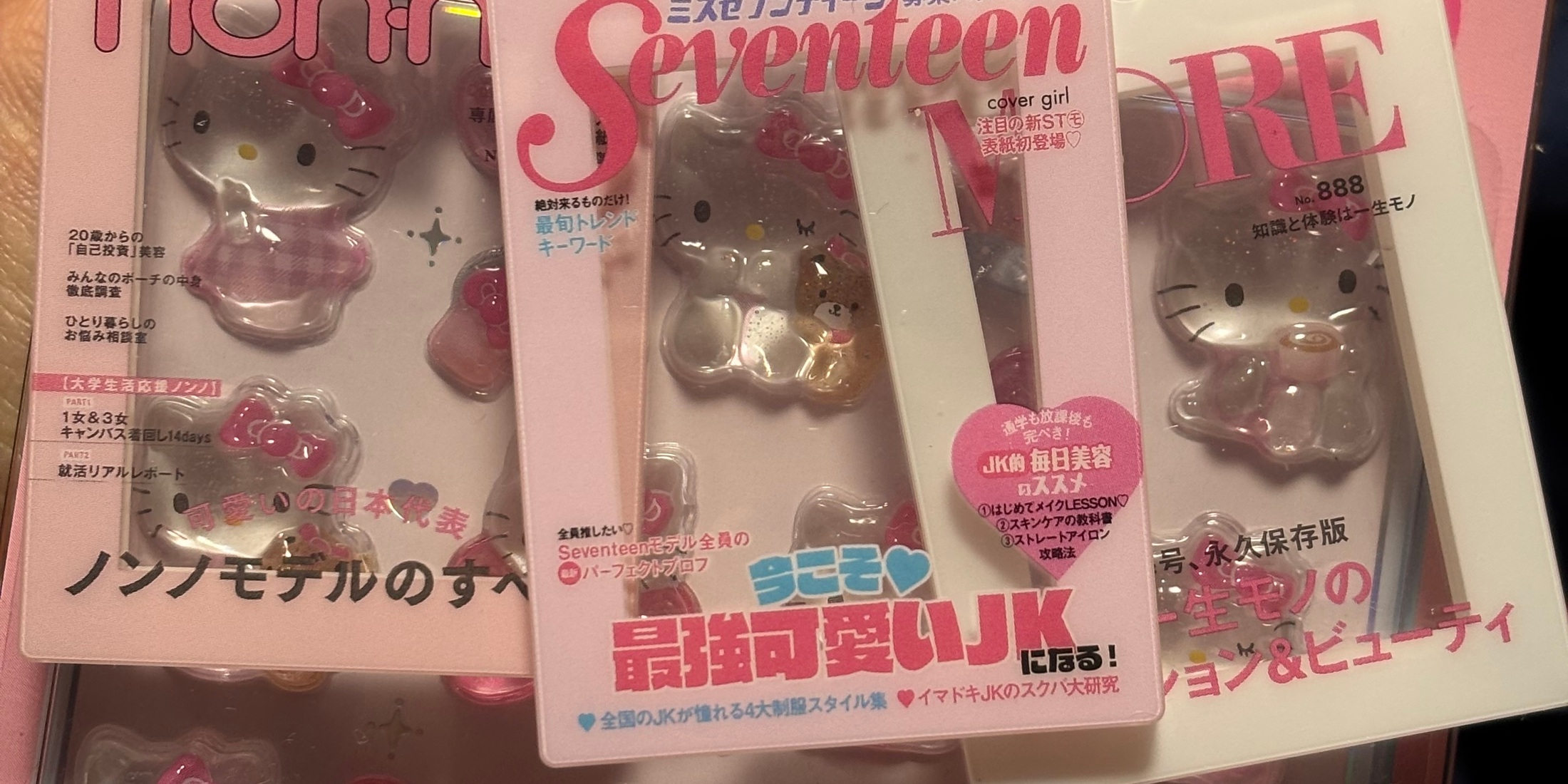 【ガチャガチャ】集英社の雑誌たちがアクリルチャームに！推しやペットの写真も入れられる 