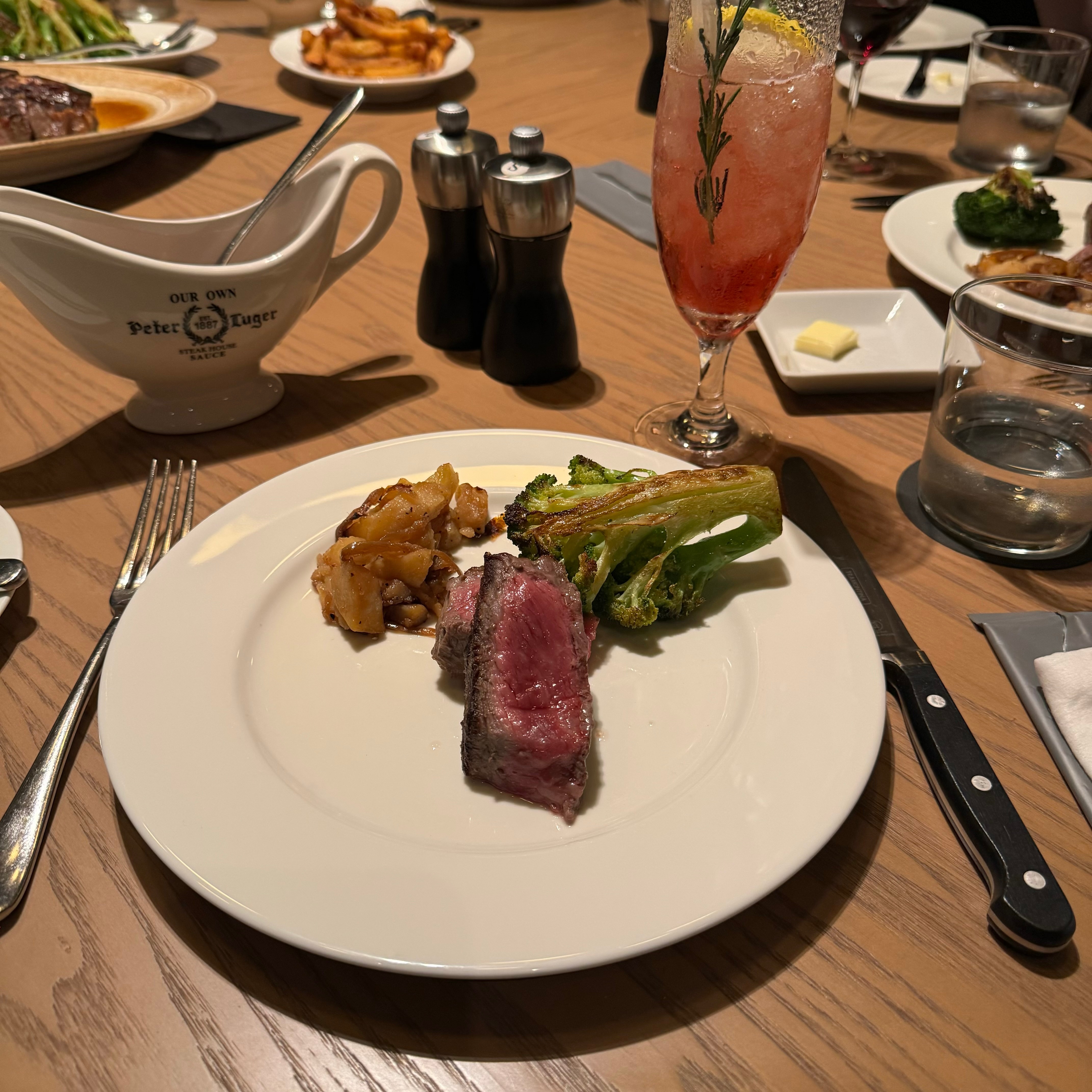 ステーキハウス　ピータールーガーステーキハウス　ステーキ