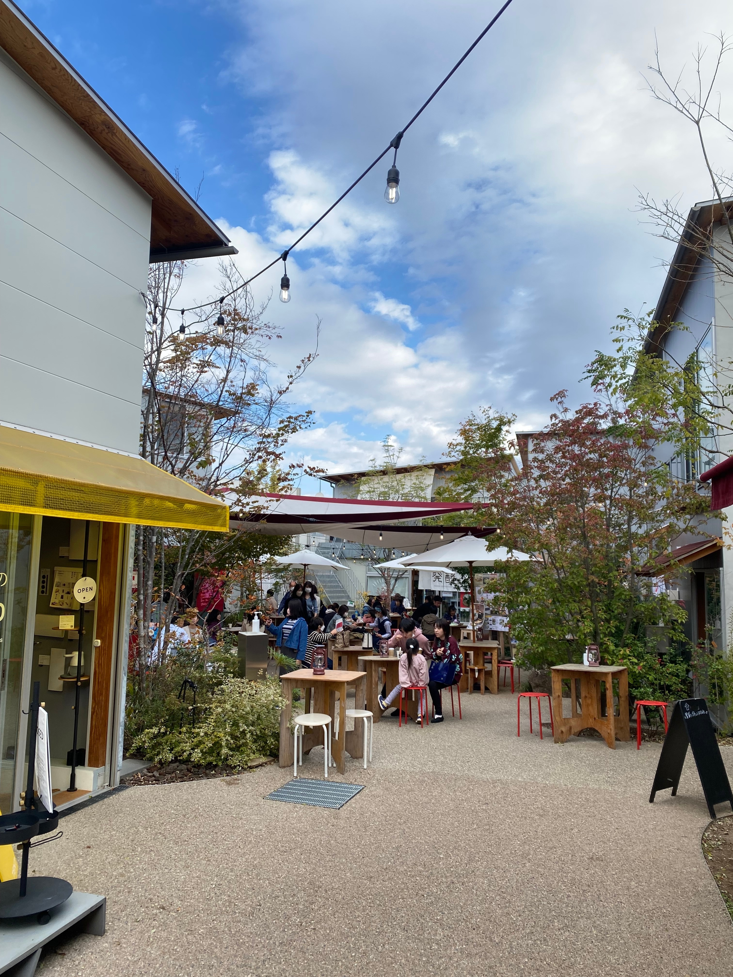 クリックでトリミング 胃袋にズキュン はなれ パティオ