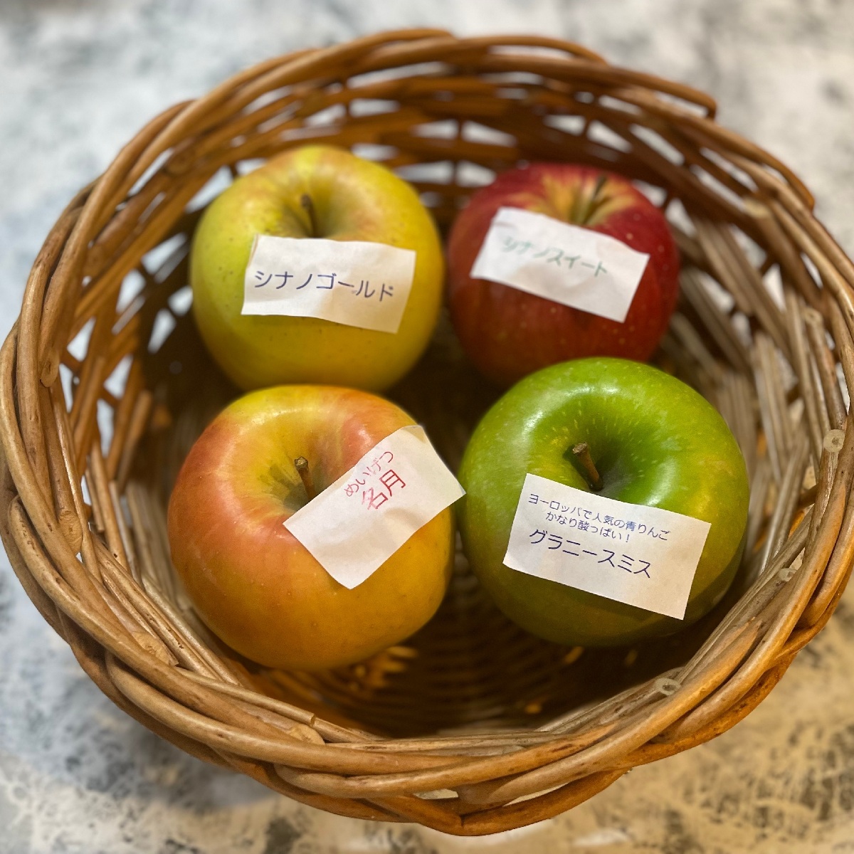 食べチョクで購入！生産者直送４種類のりんごを食べ比べしてみた！