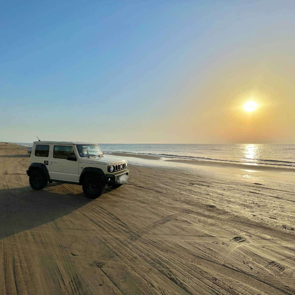 【北陸旅】《世界で３か所、日本で唯一》の車でドライブできる砂浜から見る夕日がおすすめ