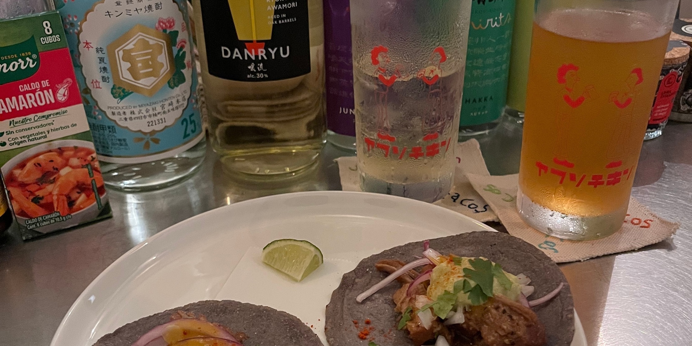 【沖縄】1人飲みにもぴったり！素敵な出会いが生まれる那覇のハブ的スポット「ヤフソチキン」