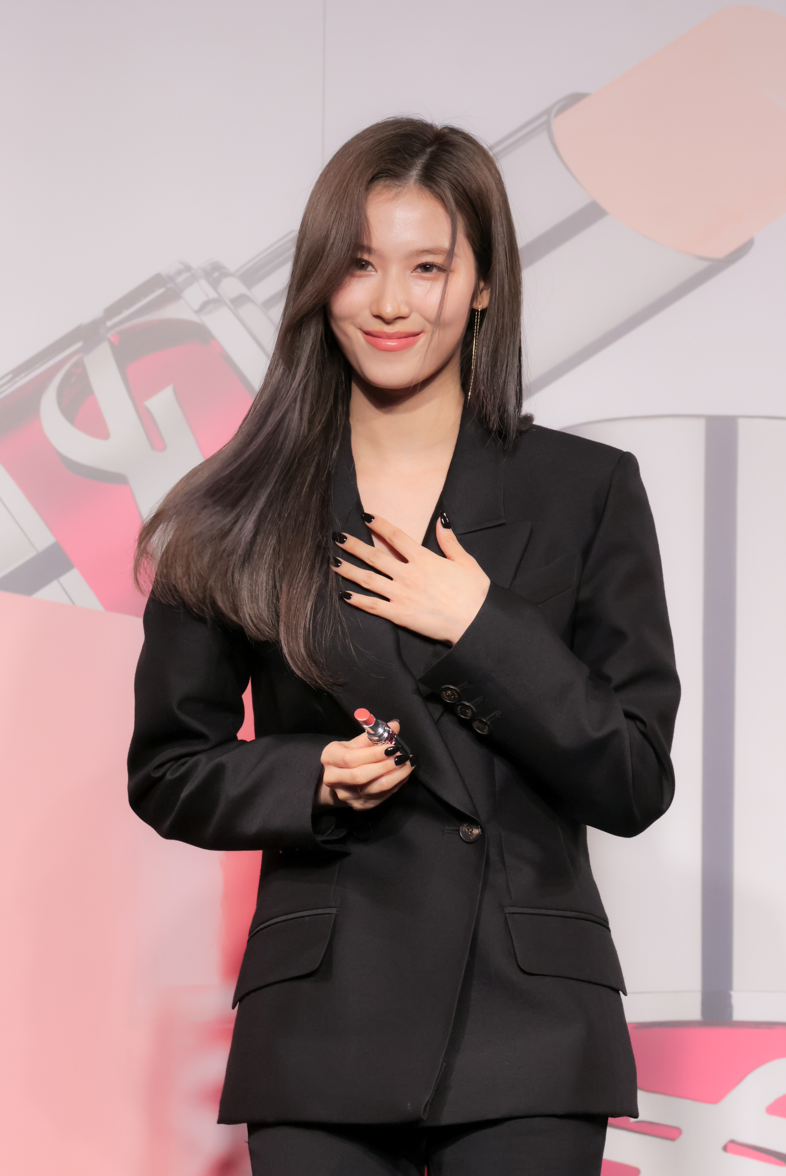 YSLメイク、ミューズのTWICEサナ。