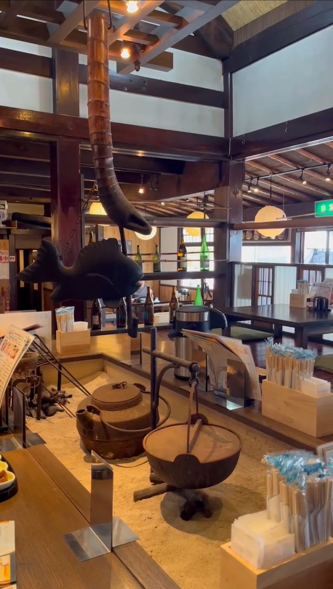 「海わ屋」店内　囲炉裏