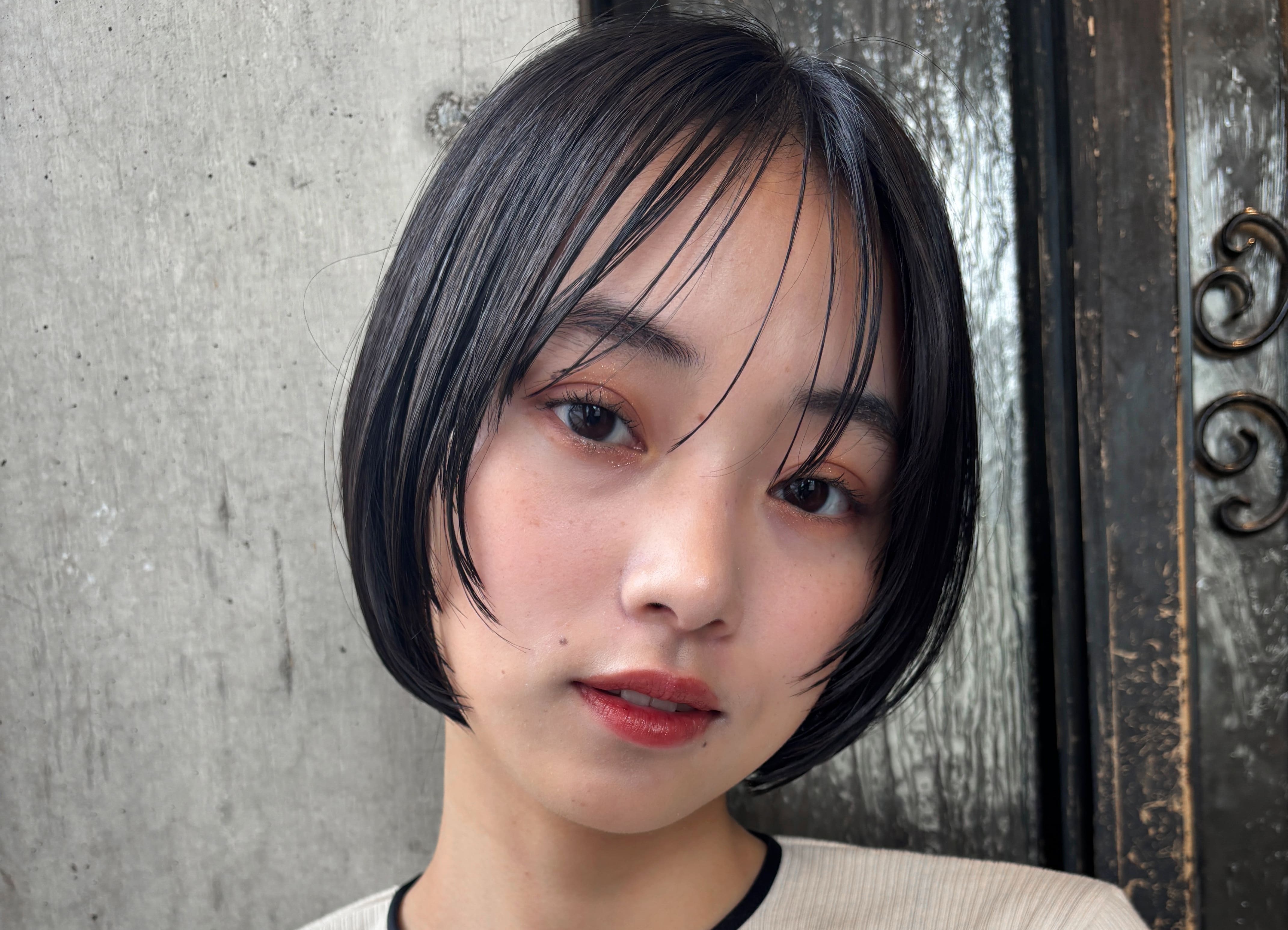 【伸ばしかけ前髪アレンジ】“あえて長め”のシースルーバングで一気にこなれるボブ