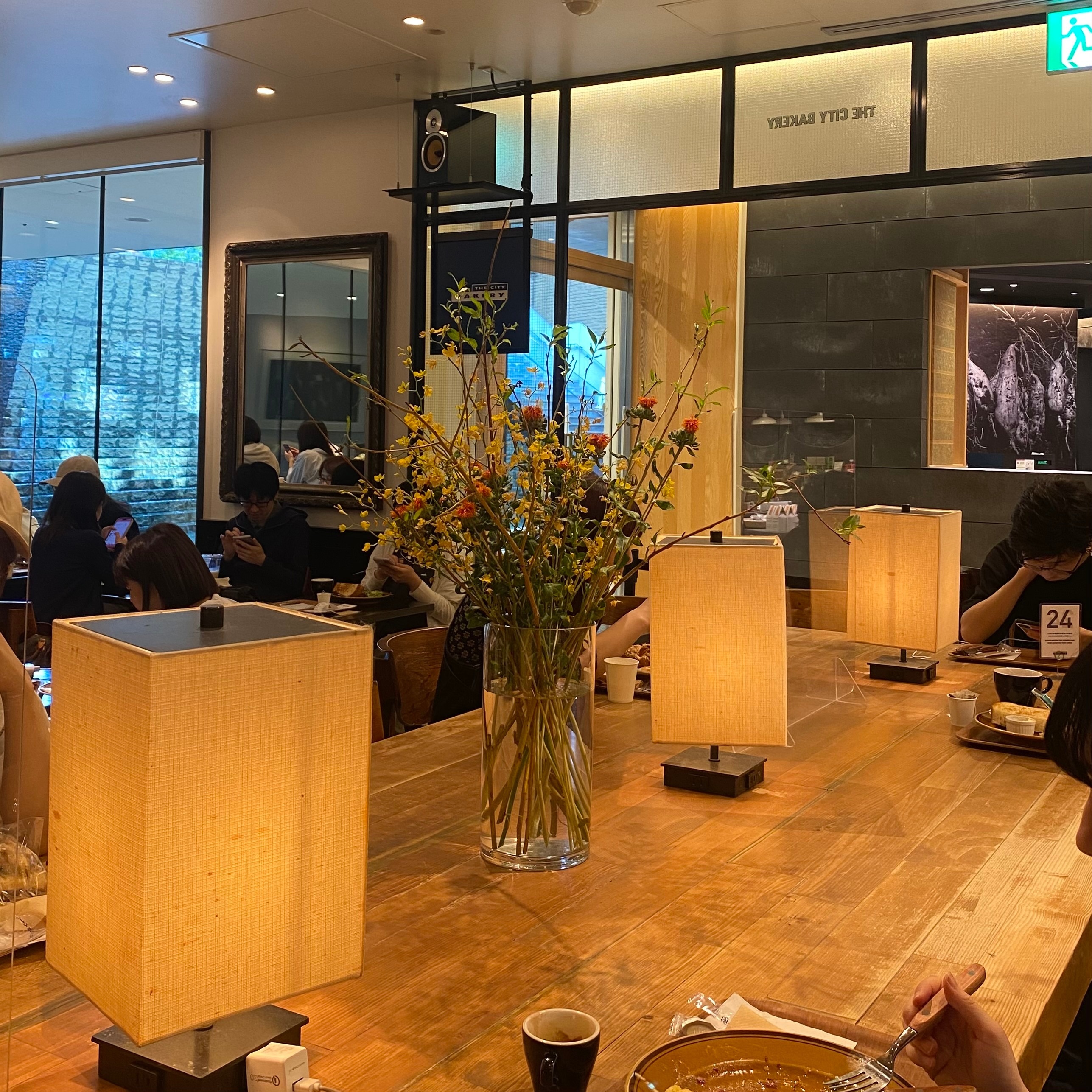 クリックでトリミング THE CITY BAKERY グランフロント大阪