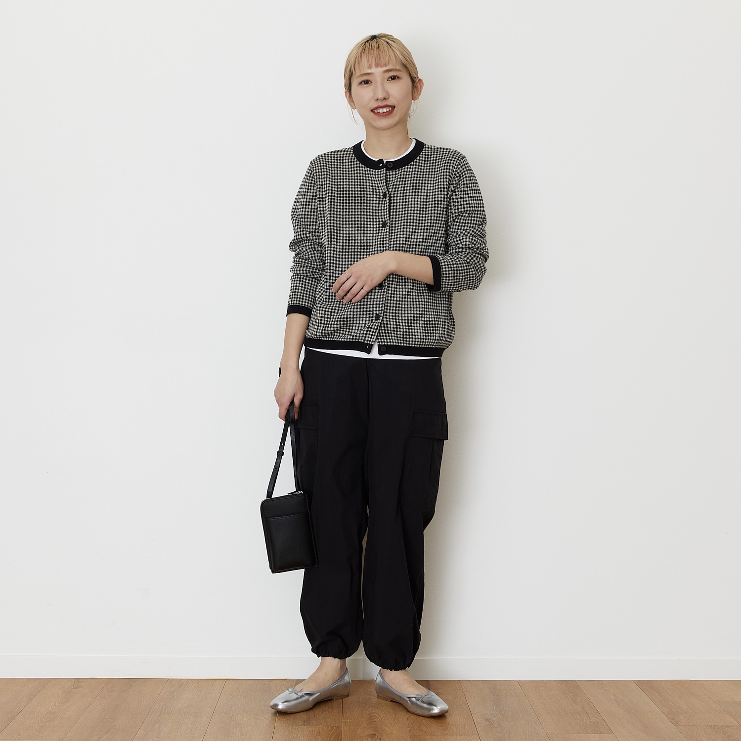 モノトーンコーデのスタイリスト小林さん