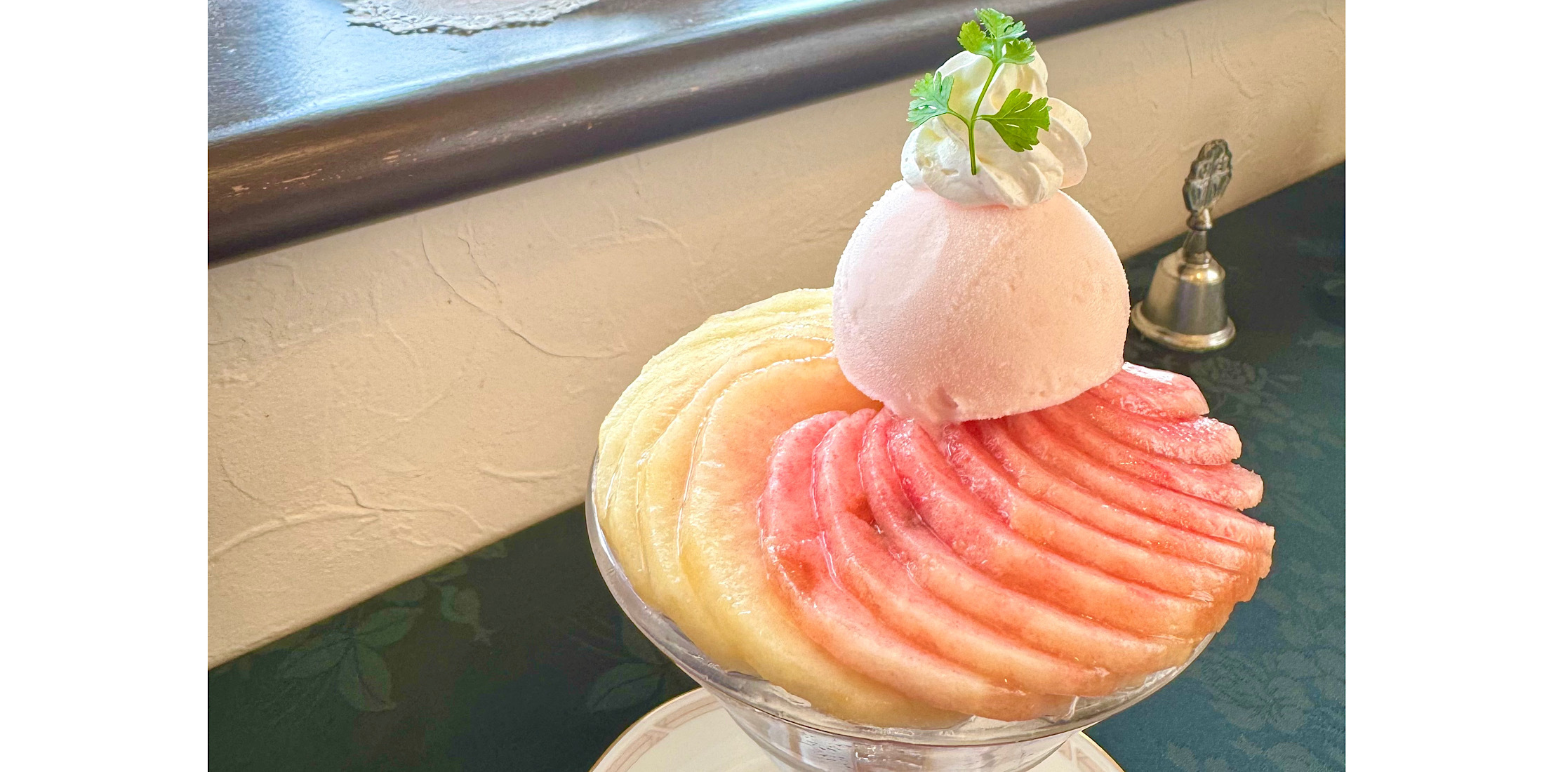 【富山】美しすぎる桃パフェ 紅茶専門店のパフェ・ガレットをご紹介《TEAROOM 茶円》