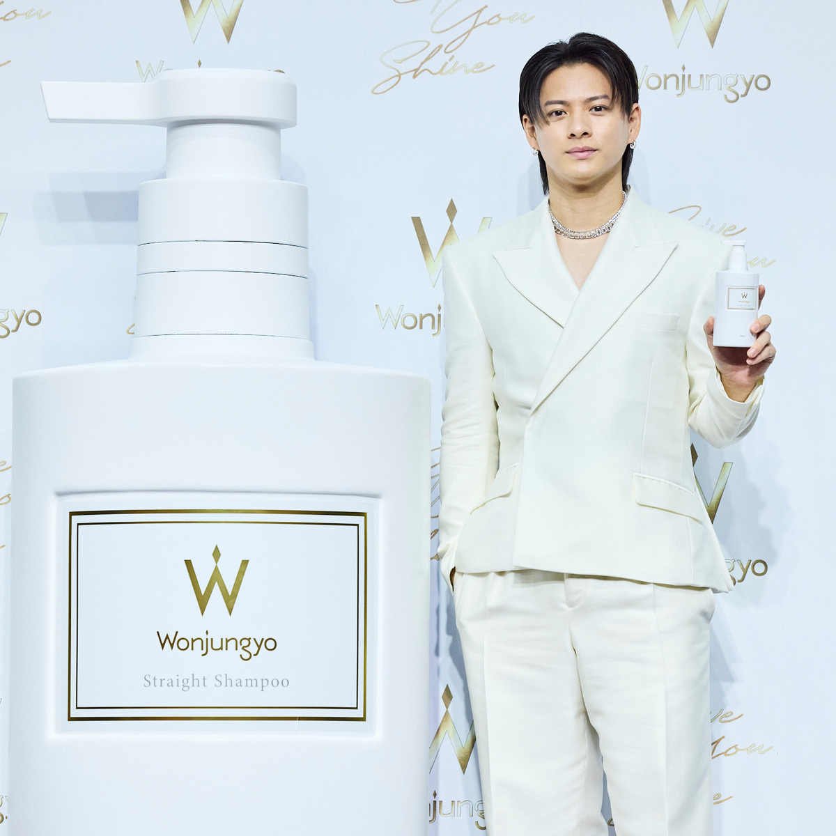 平野紫耀（Number_i）が黒髪＆ストレートヘアで「WonjungyoHair」の発表会に登場！