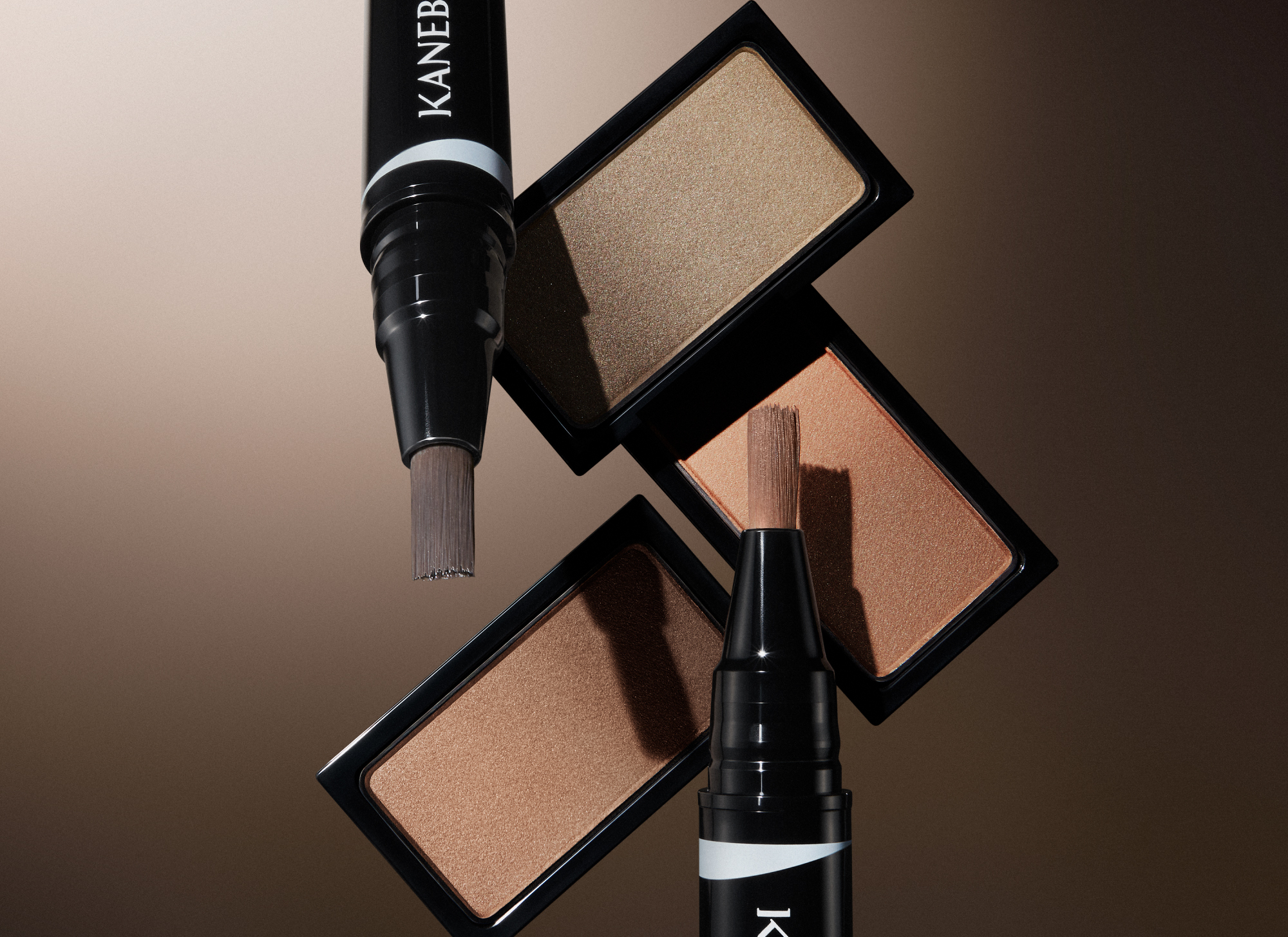 “黒KANEBO“の新作！ 今っぽいしゃれ感メイクで気分もアップデート【2025秋新色】