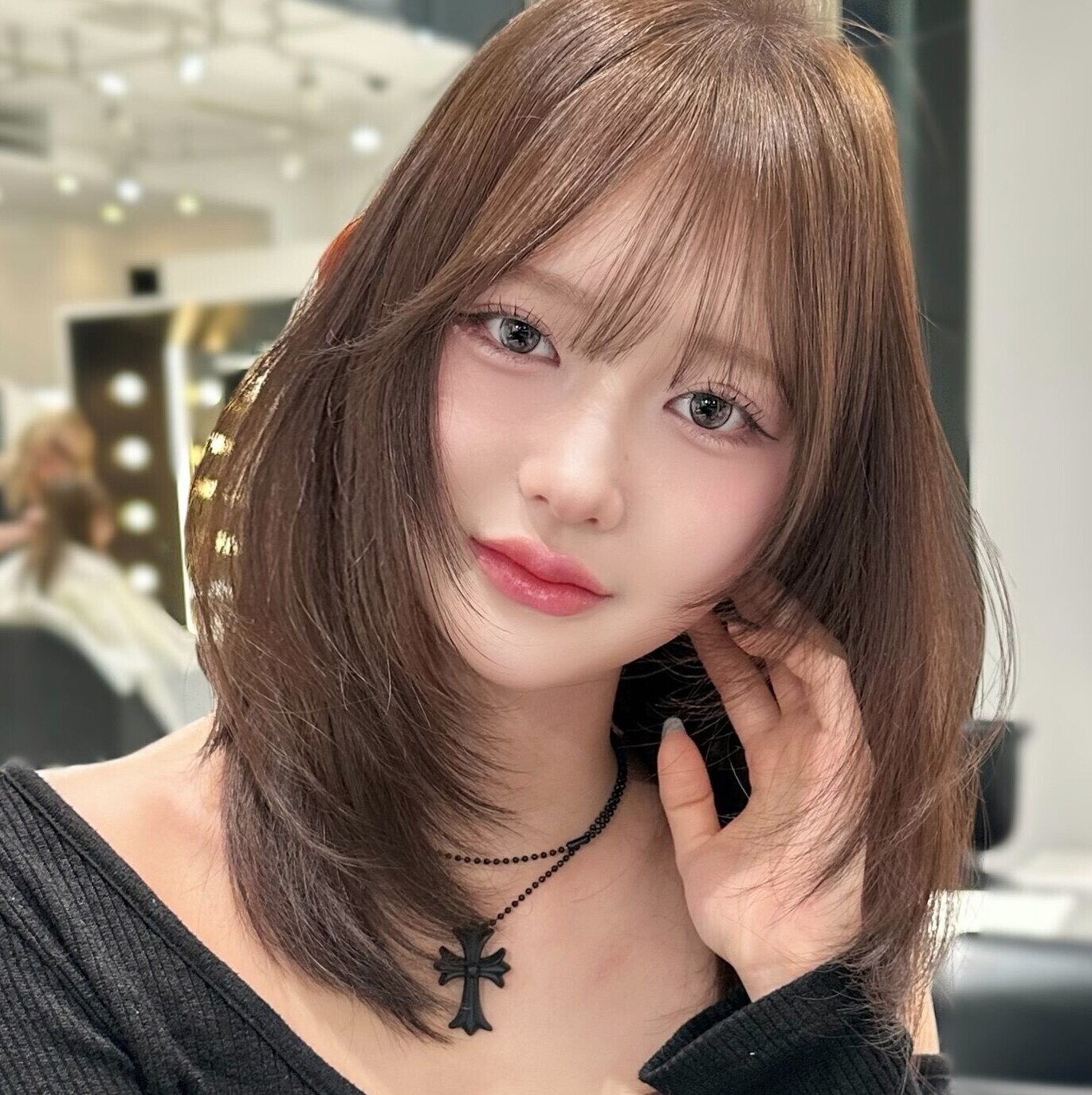 【時短で通勤にもおすすめヘア】ツヤ・動き・時短、全部叶えるミディアムレイヤー