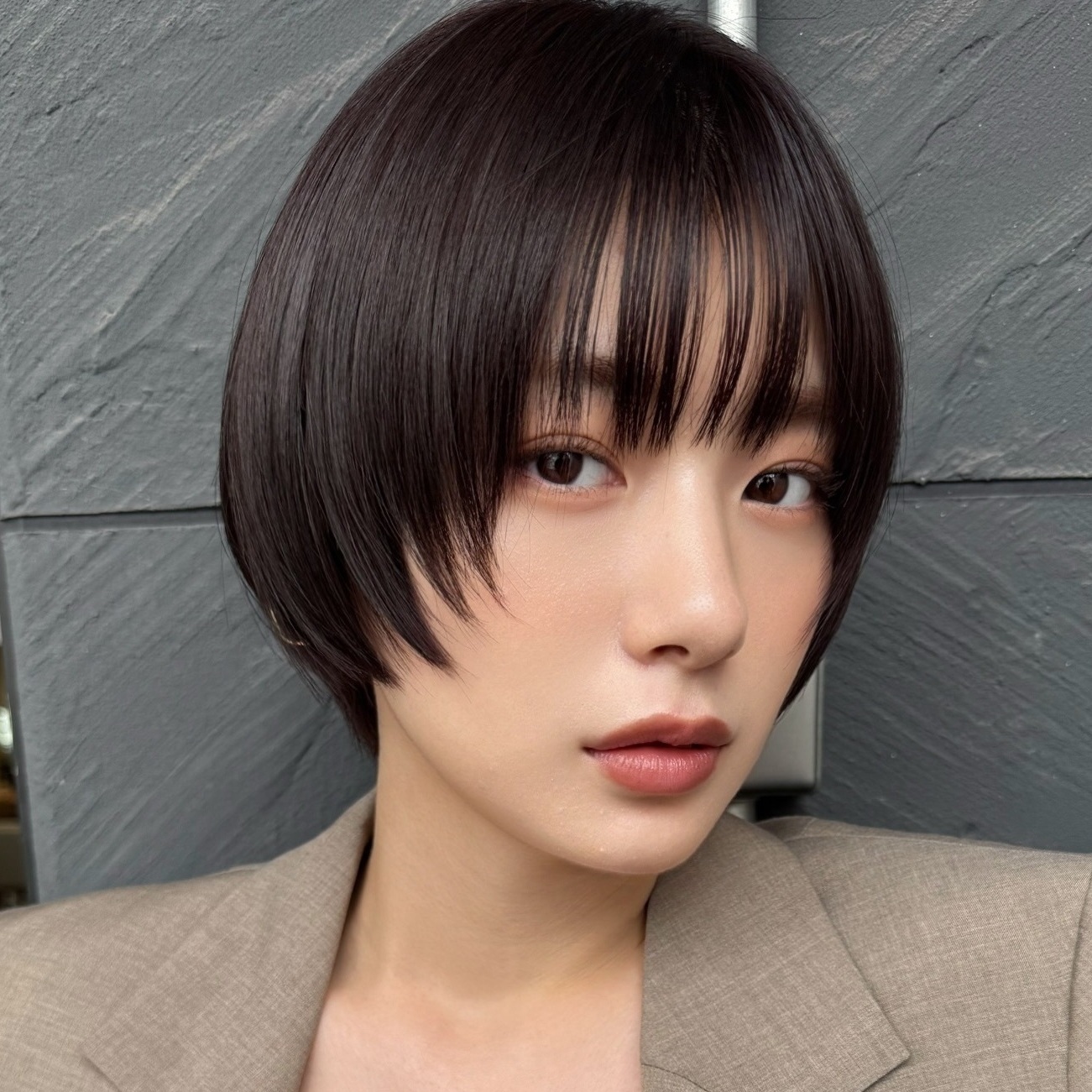 【時短で通勤にもおすすめヘア】大人のレイヤーマッシュショートは3分で準備完了！