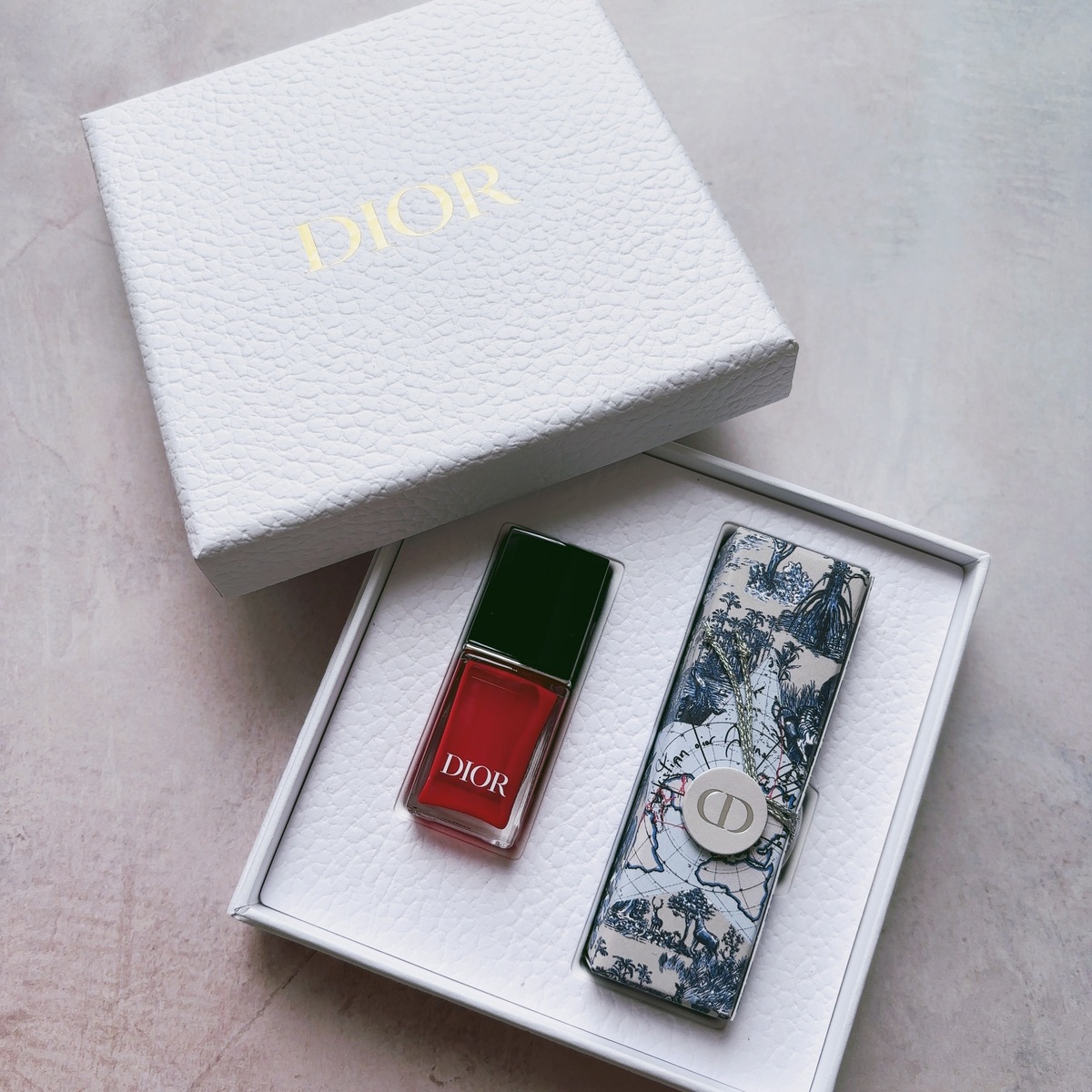 【DIOR】リップ現品だけでなくミニマニキュアまで！？鮮やかなレッドが美しい《バースデーギフト》が豪華すぎる
