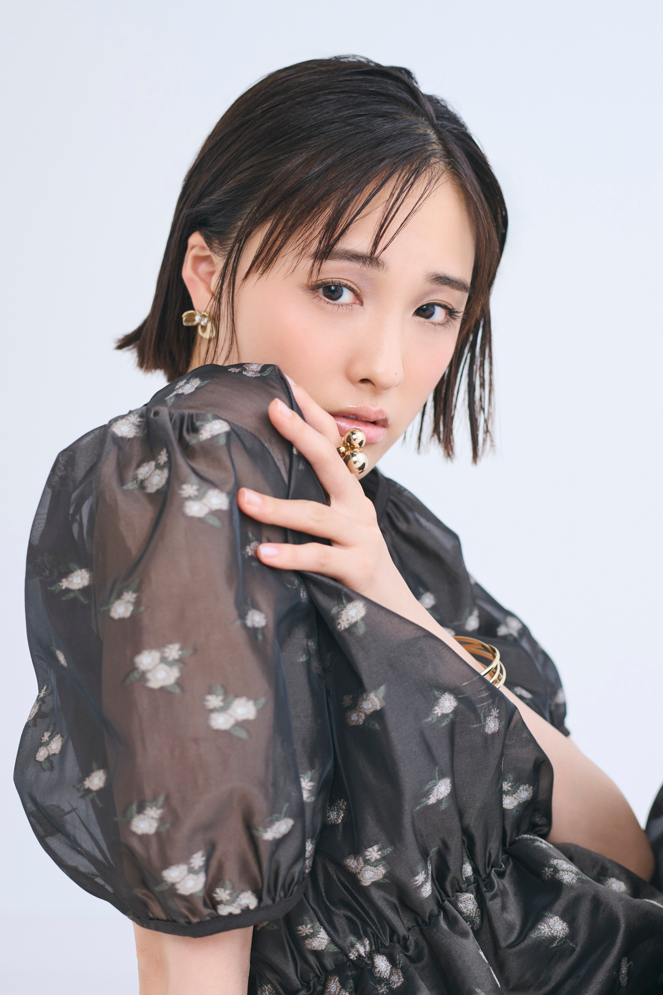 【大友花恋がときめく「かれんコスメ」通信】Vol.6 ルナソルの限定アイシャドウで神秘的なモーヴアイ