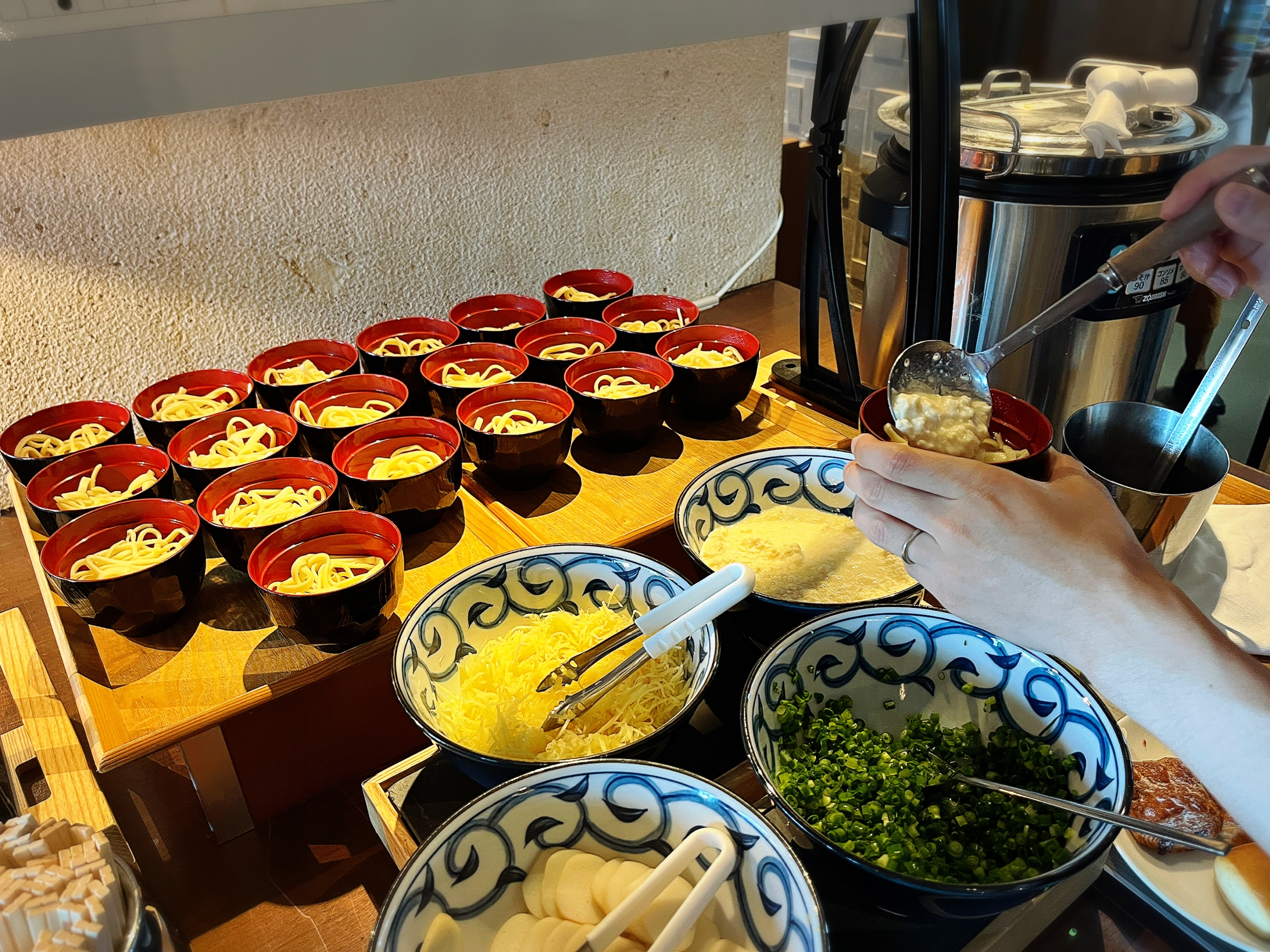 クリックでトリミング 沖縄そば ビュッフェ