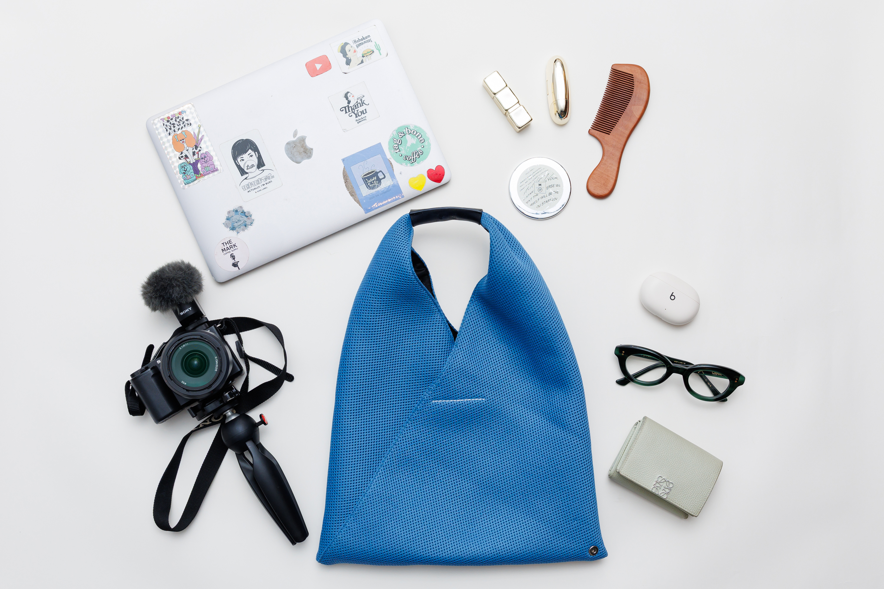 【お仕事バッグの中身】YouTube登録者数、約66万人！クリエイターのJuliaさんの愛用品を大公開！