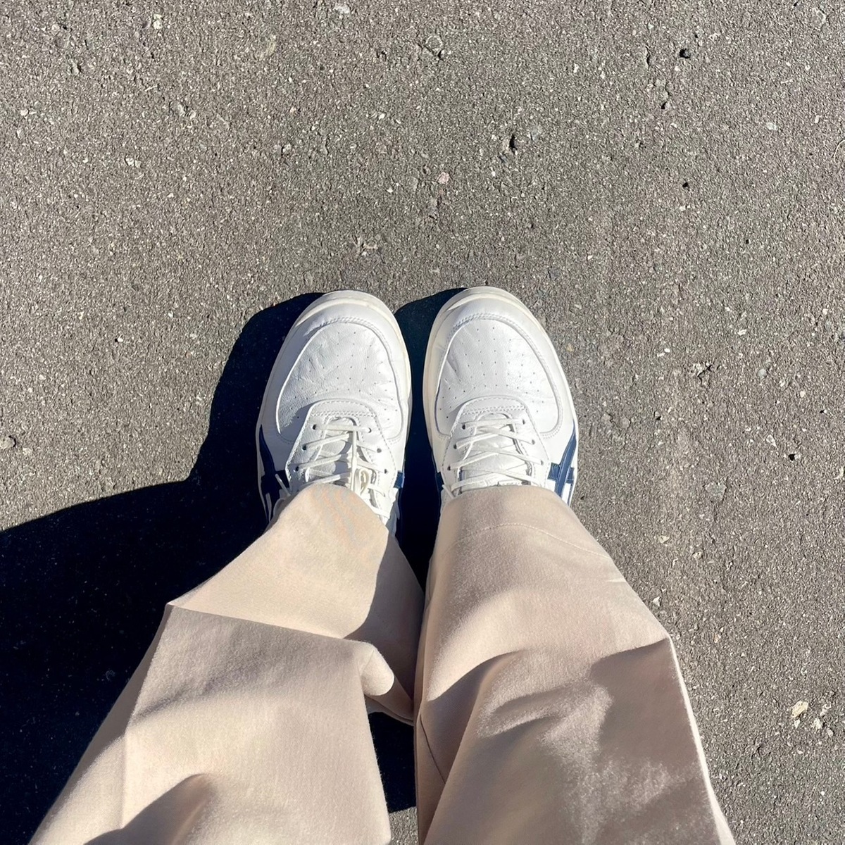 【スニーカー】通勤靴のスタメン入り『Onitsuka Tiger』の白スニーカー