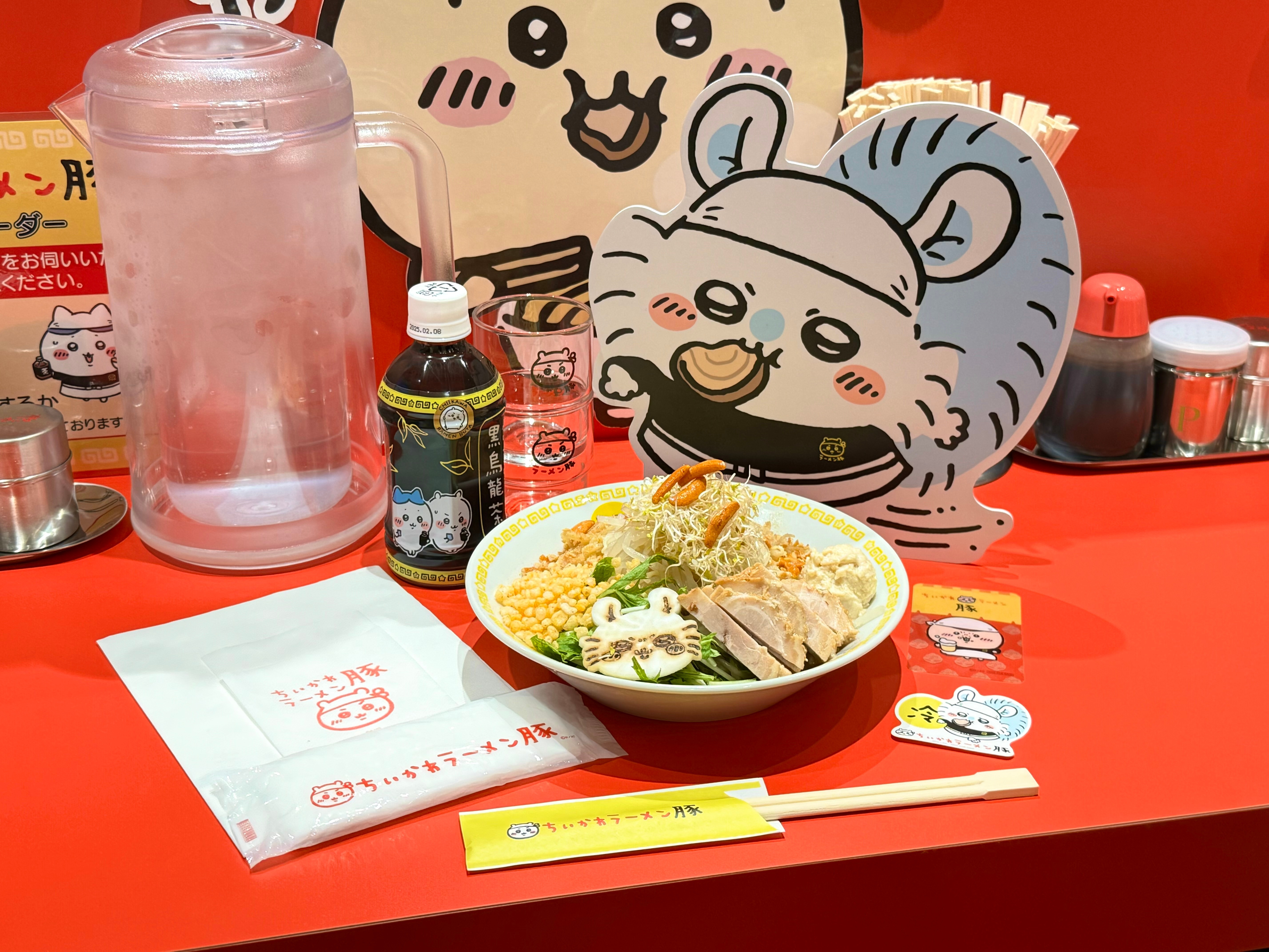 渋谷『ちいかわラーメン 豚』予約方法＆全メニュー！ グッズ・装飾も徹底レポ | MORE