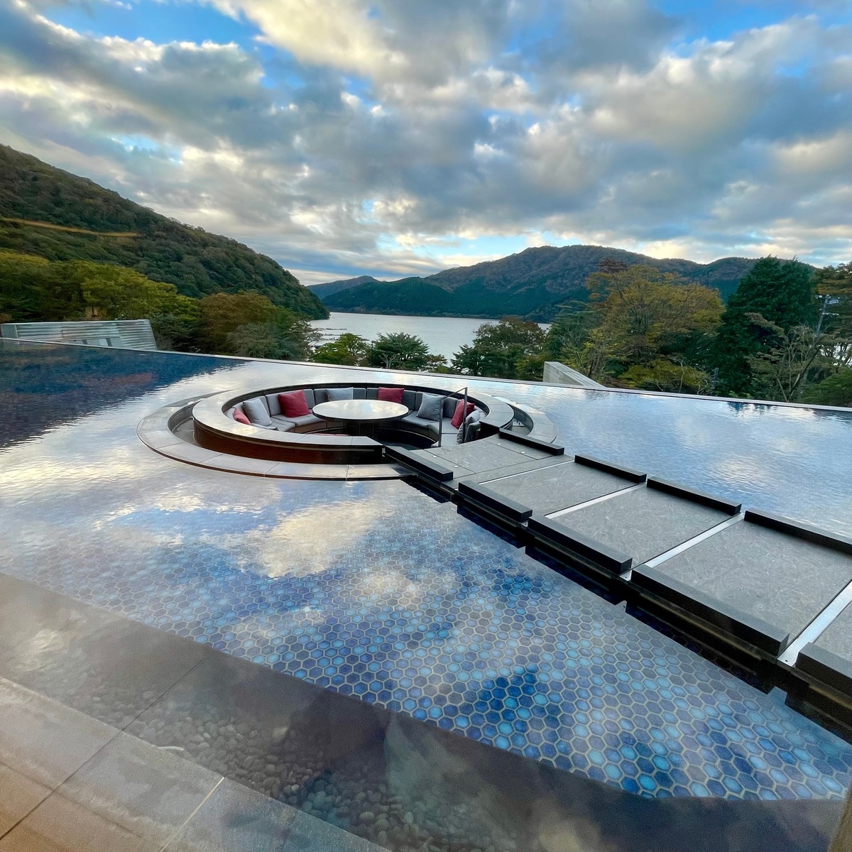 【箱根】芦ノ湖の絶景を独り占め！この冬行きたいご褒美温泉旅館リゾート