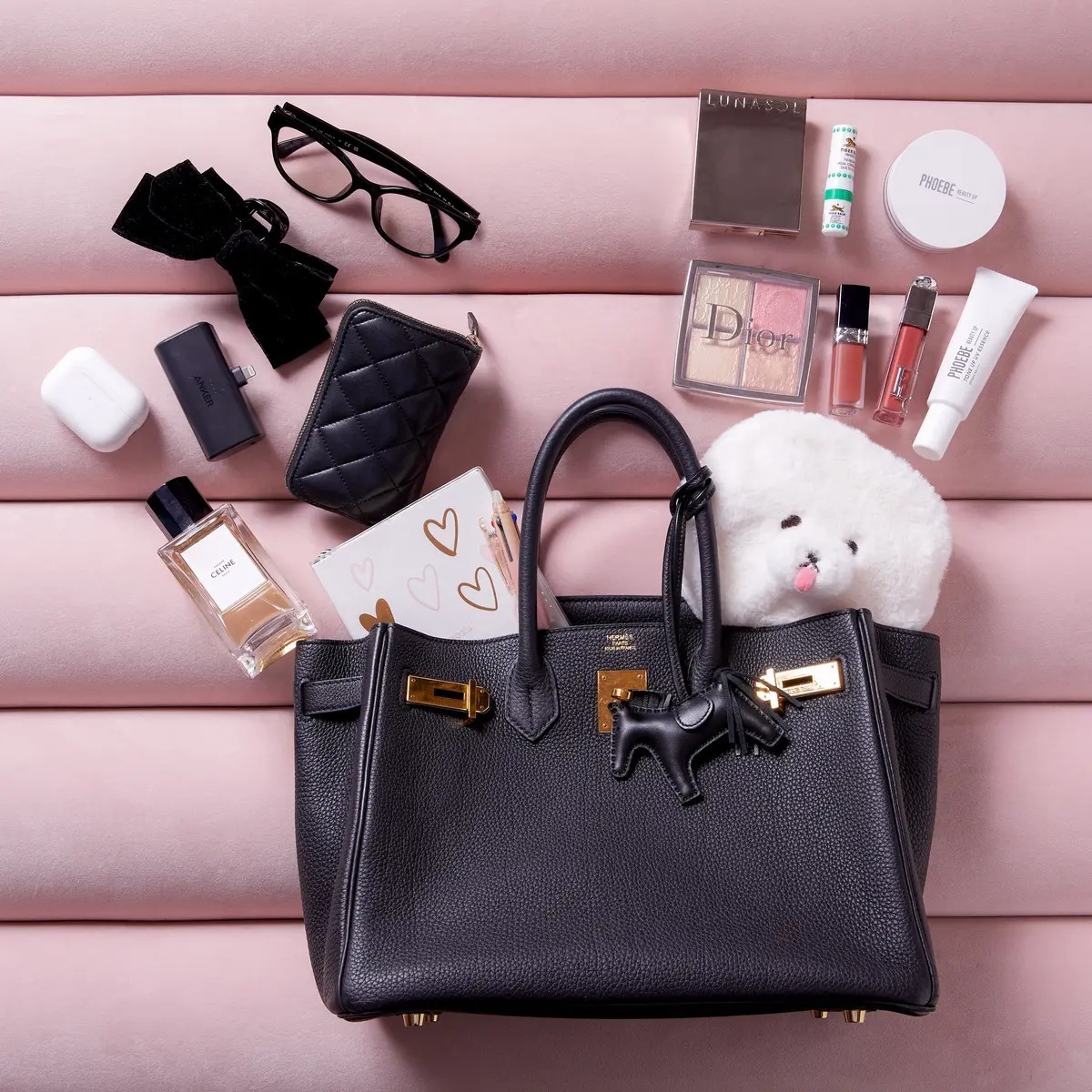 【お仕事バッグの中身】尾﨑美紀、吉田朱里etc.おしゃれな人のバッグの中身を大公開！PhotoGallery