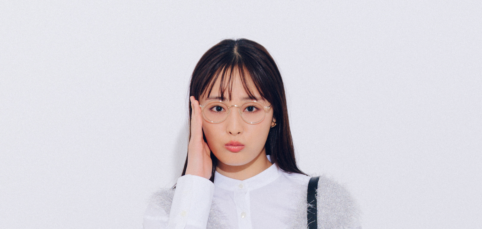 【大友花恋の通勤コーデ】シャギーなニットベストで楽しむ最旬オンスタイル