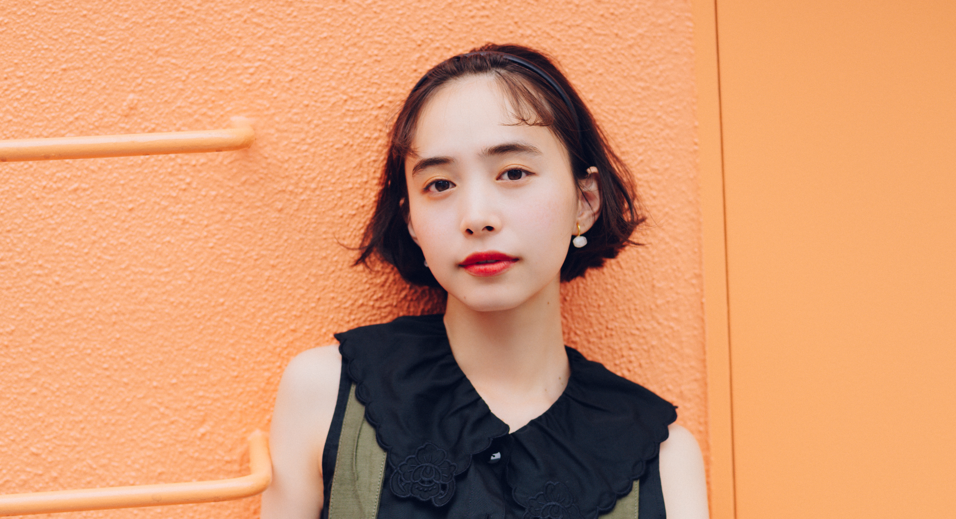 【井桁弘恵の休日コーデ】辛口スカートをバレエシューズで甘くシフト