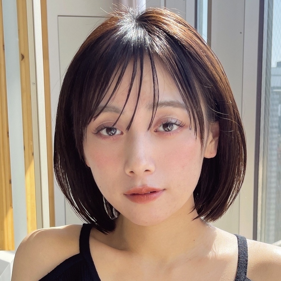 【最旬ボブ】おしゃれな透け感バングのタイトボブ。小顔見え抜群＆アレンジ自在！
