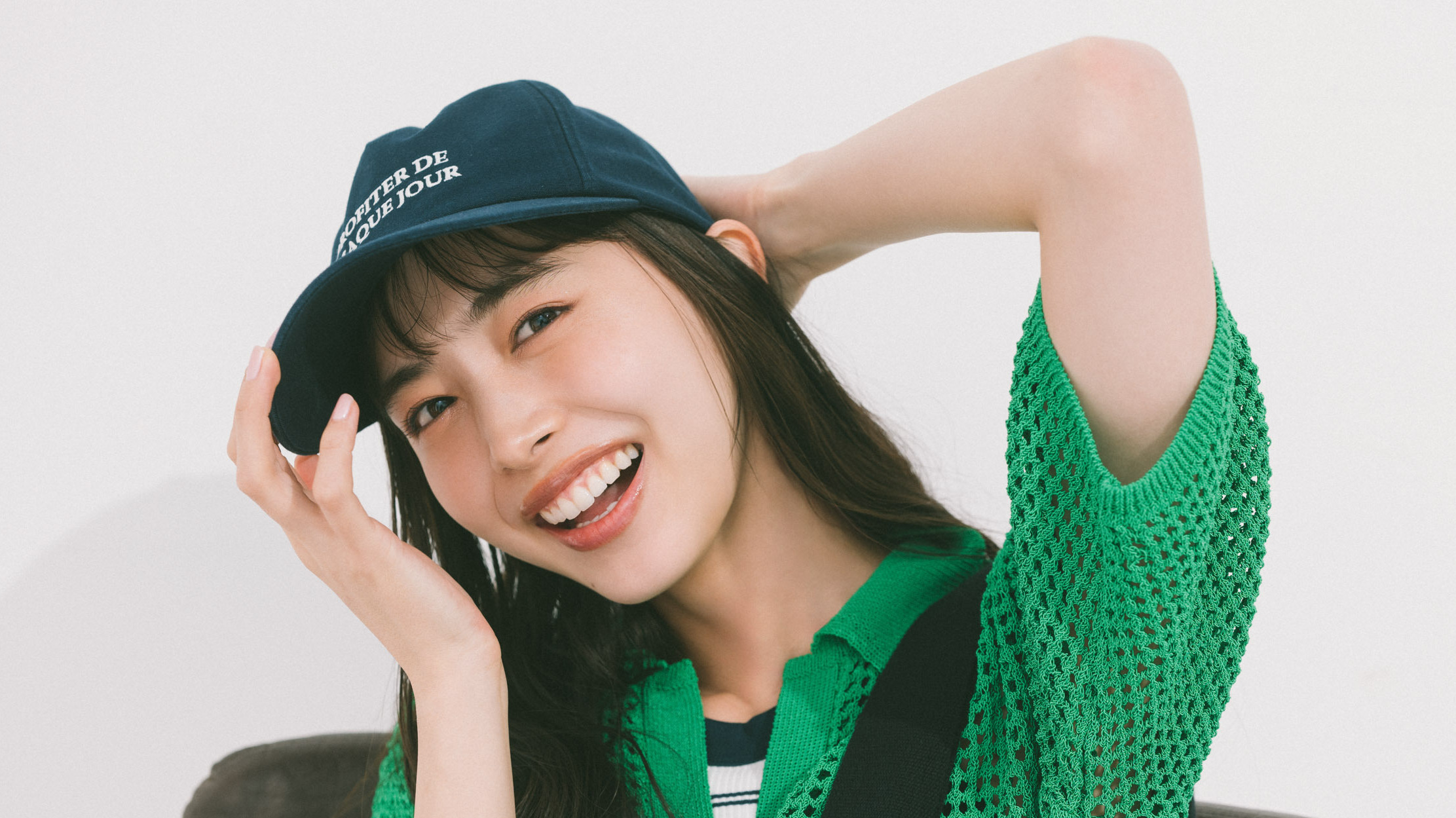 【井桁弘恵の休日コーデ】白レーススカートでカジュアルコーデに可愛げをプラス