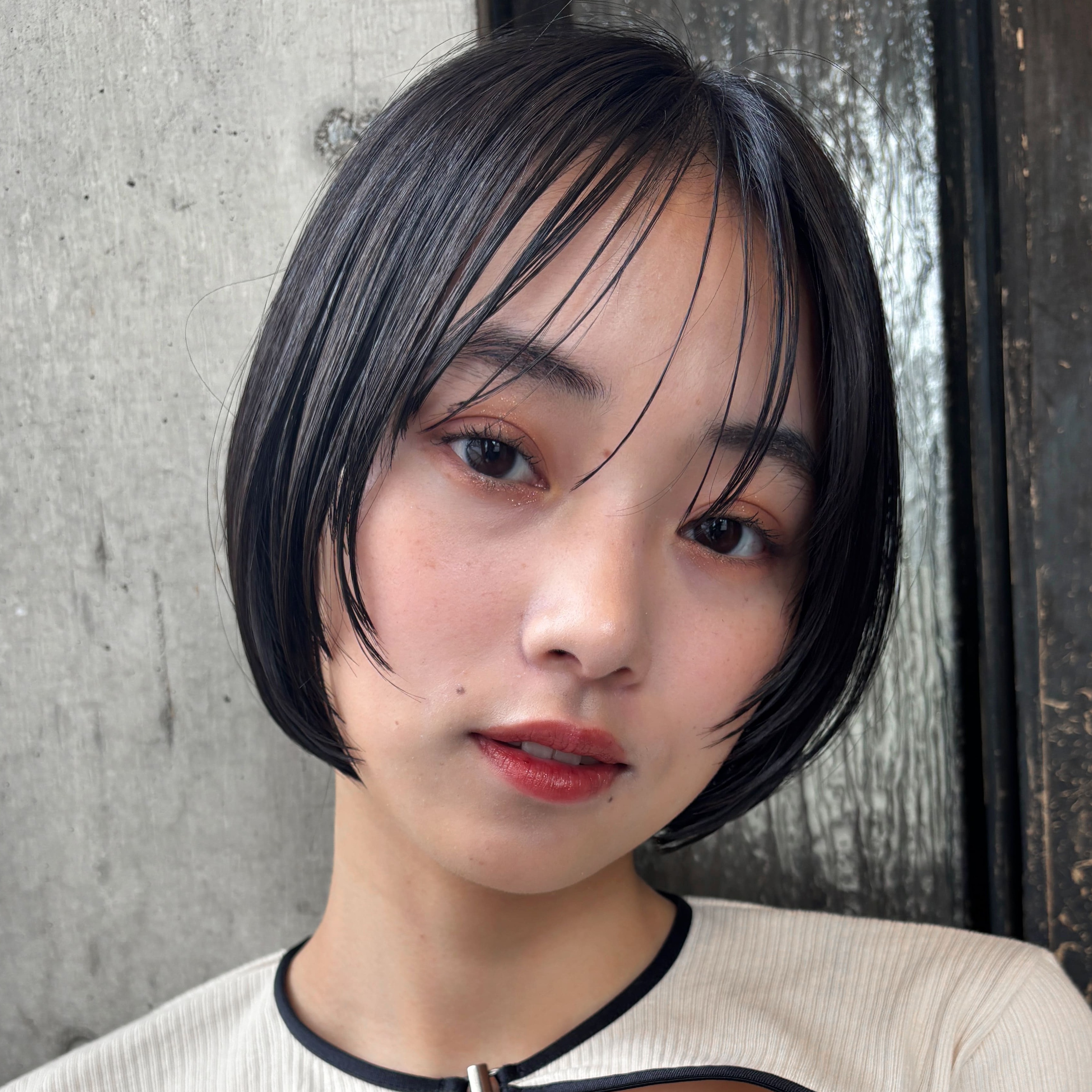 【伸ばしかけ前髪アレンジ】“あえて長め”のシースルーバングで一気にこなれるボブ