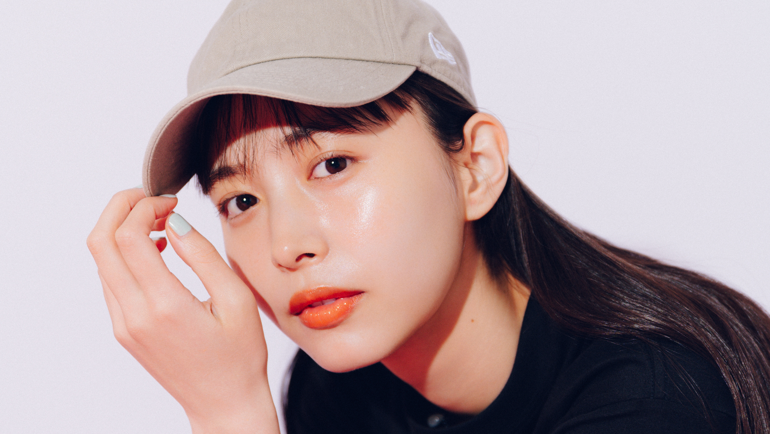 【井桁弘恵の休日コーデ】大好きな小花柄ワンピ、夏の休日はラフな小物でカジュアルミックス