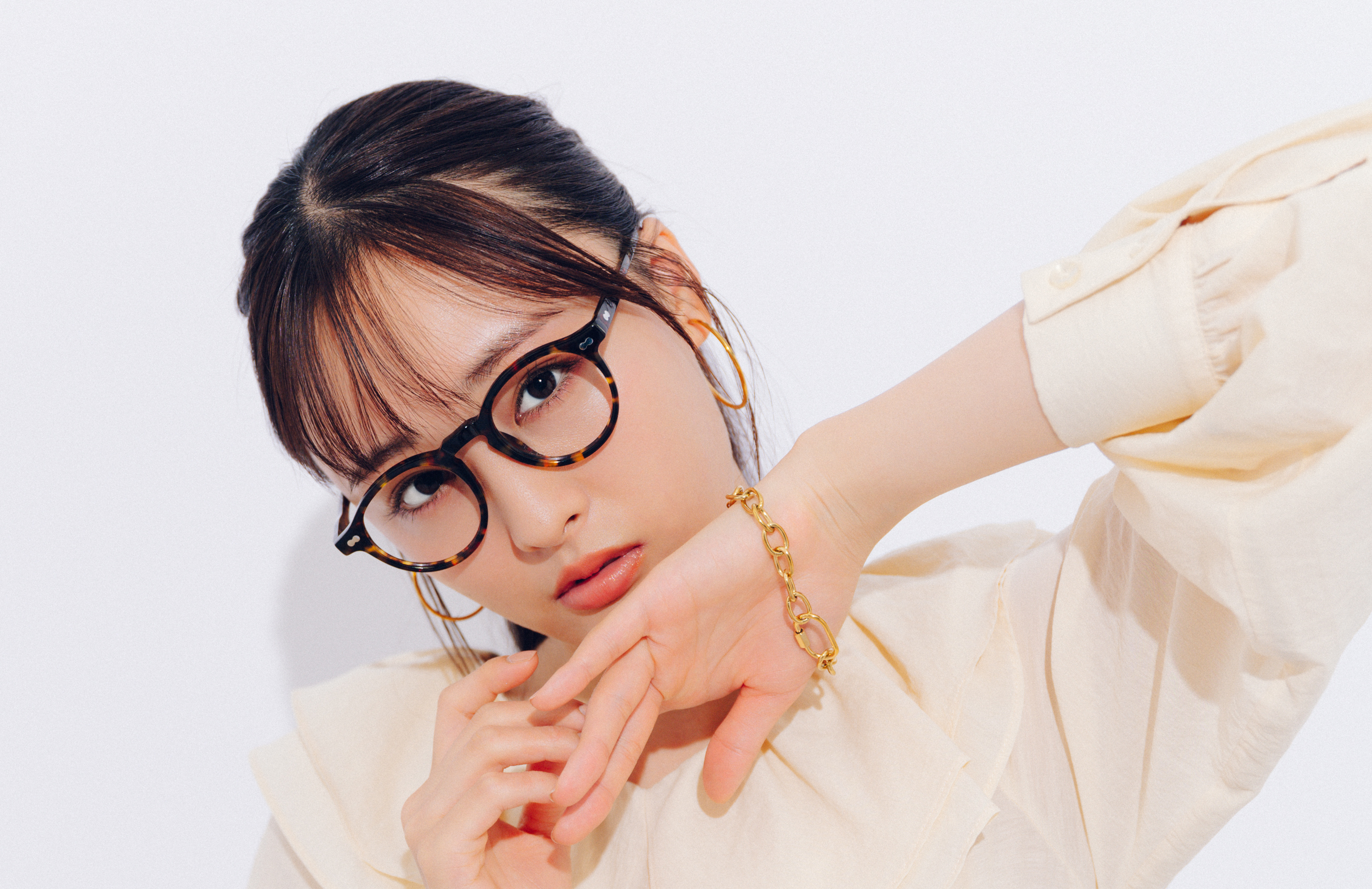 【大友花恋の通勤コーデ】クリーム〜イエローのワントーンで優しげに