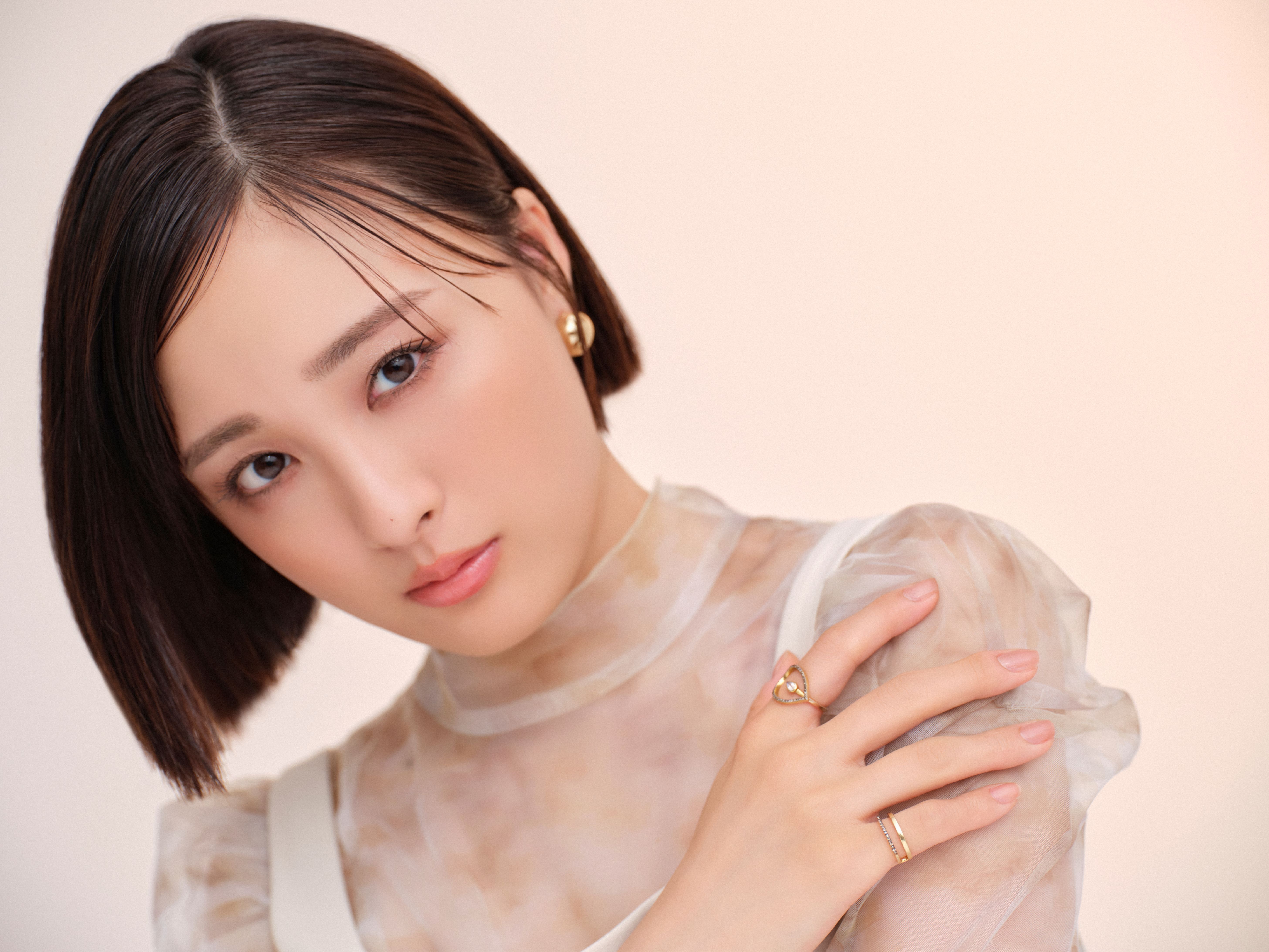 【大友花恋がときめく「かれんコスメ」通信】Vol.9 コスメデコルテの新作アイカラーパレットで透明感あふれる洒落見えブラウンメイク