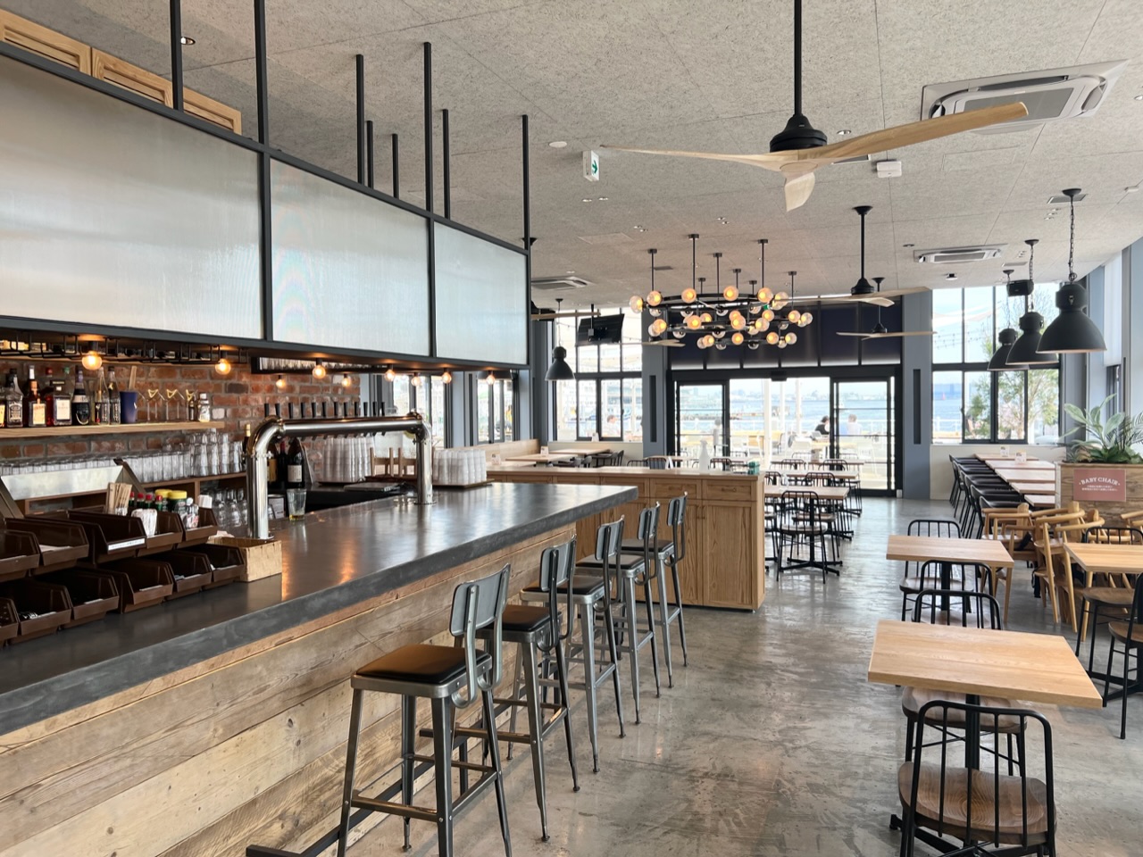 みなとみらい「THE WHARF HOUSE」　店内