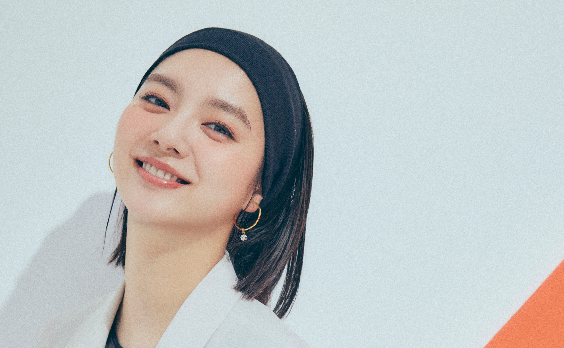 【新川優愛の通勤コーデ】ジャケットと切り替えワンピでトレンドも欲張りに！