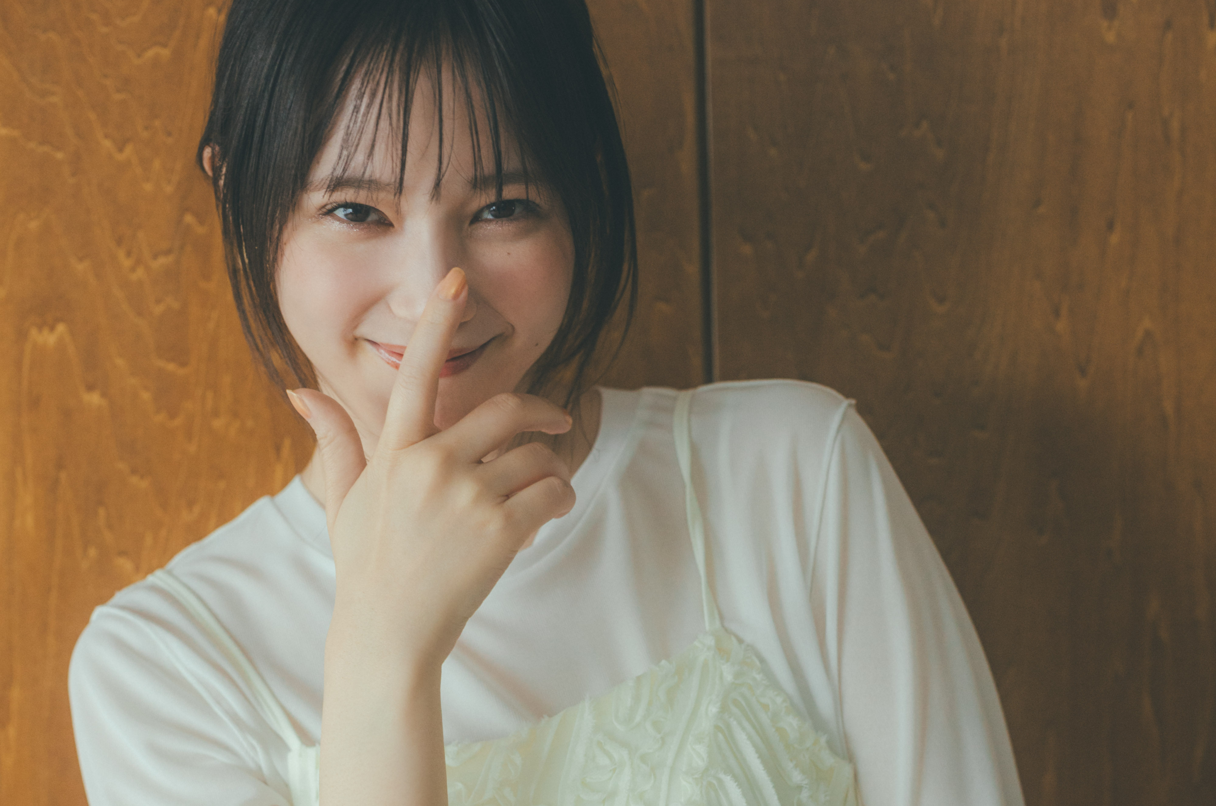 【本田 翼の通勤コーデ】デコラキャミをレイヤードするだけでワントーンコーデがぐんと華やぐ!